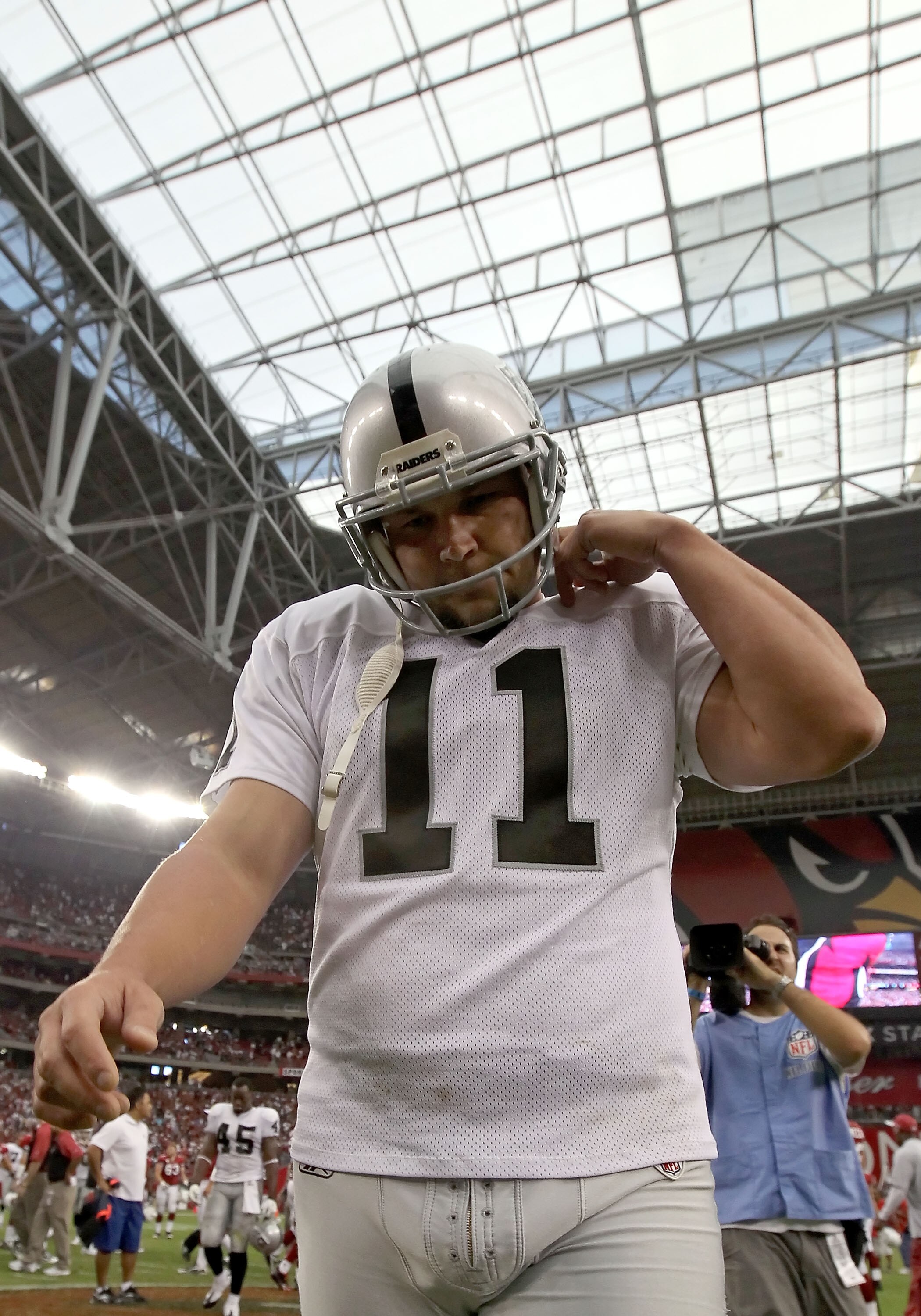 GLENDALE, AZ - SEPTEMBER 26:  Kicker Sebastian Janikowski #11 of the Oakland Raiders walks off the field after missing the game winning 32 yard field goal against the Arizona Cardinals during the NFL game at the University of Phoenix Stadium on September 