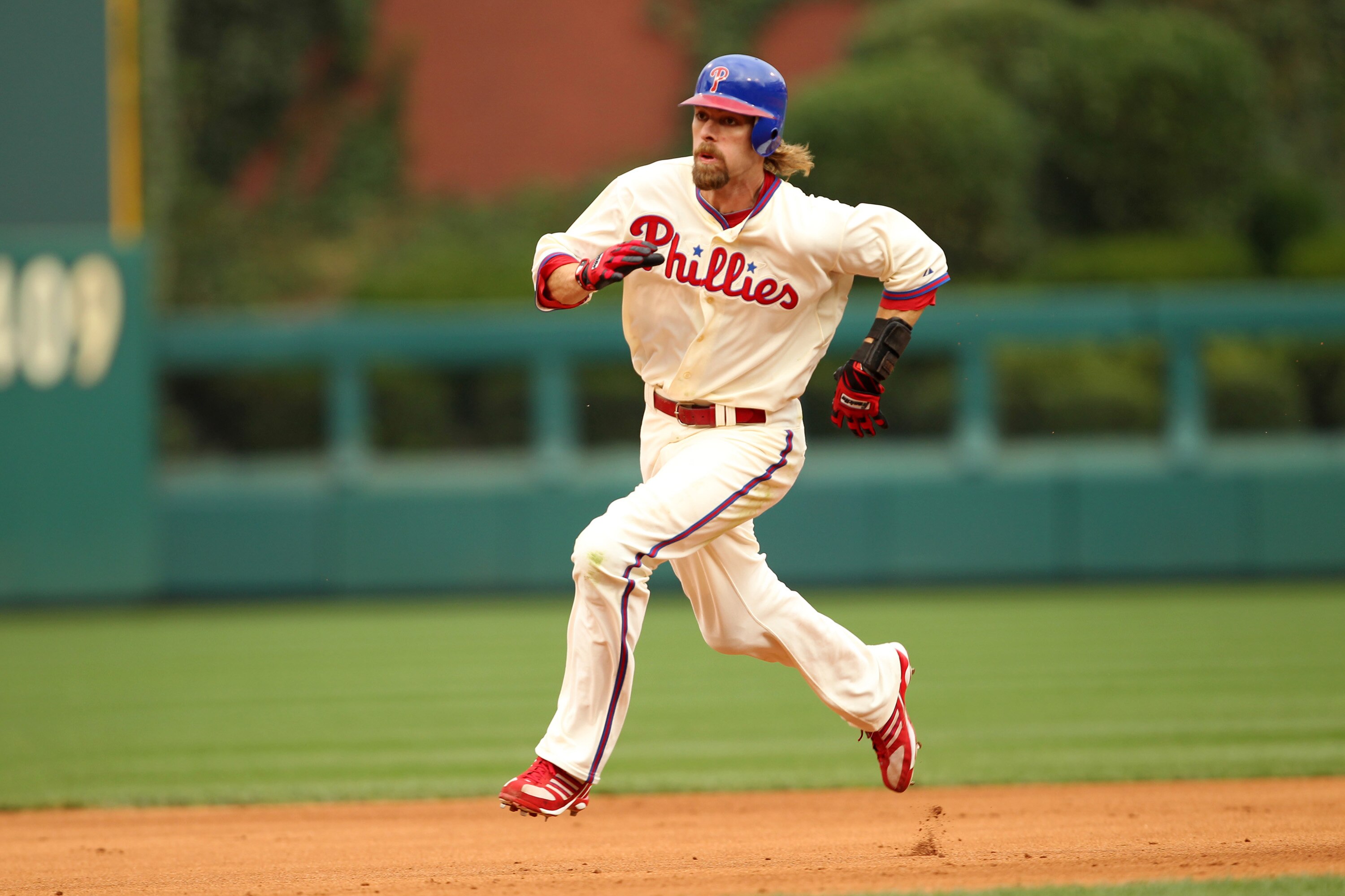 PHILADELPHIA - SEPTEMBER 26: Right fielder Jayson Werth #28 of the Philadelphia Phillies runs to third base during a game against the New York Mets at Citizens Bank Park on September 26, 2010 in Philadelphia, Pennsylvania. (Photo by Hunter Martin/Getty Im
