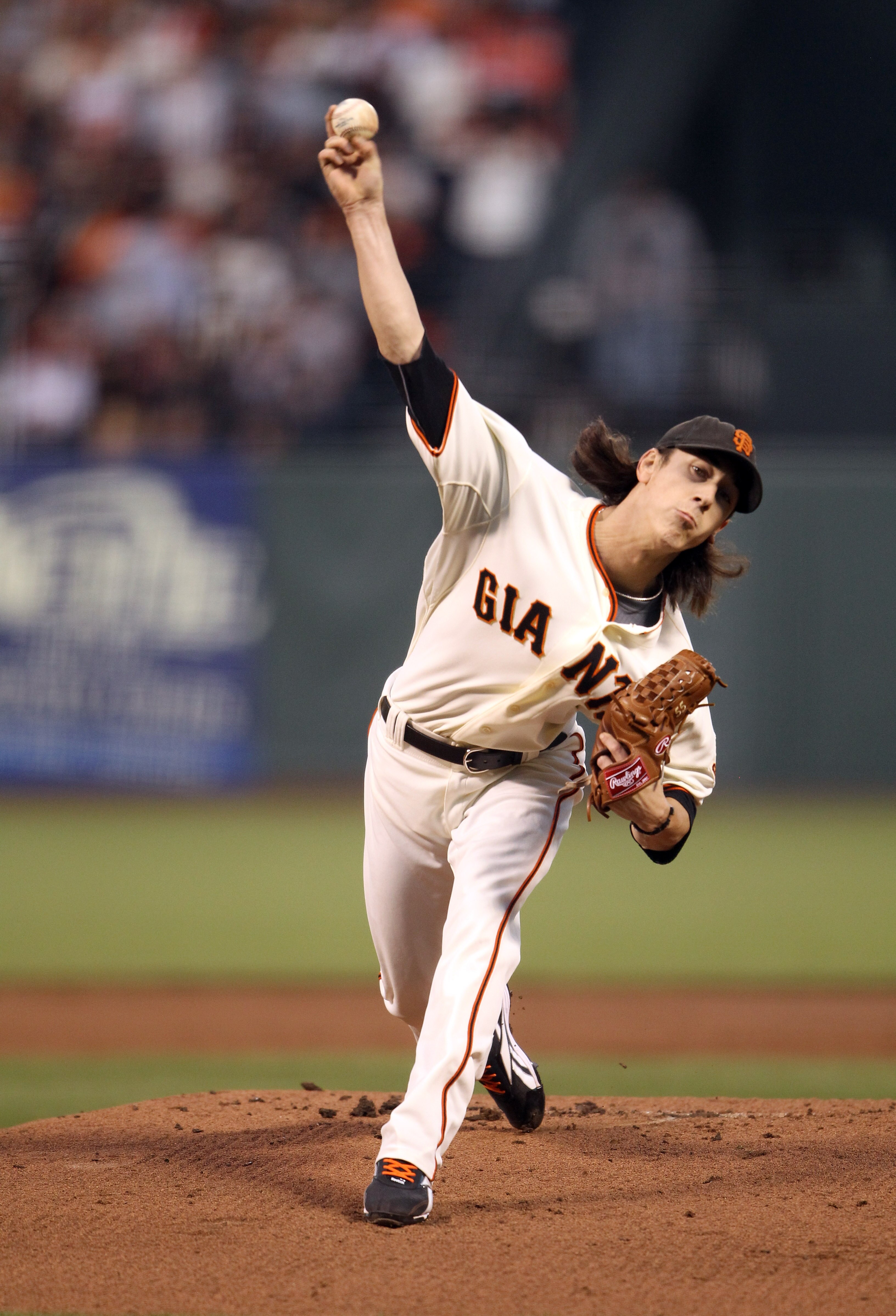 SAN FRANCISCO - OCTOBER 07:  Tim Lincecum #55 of the San Francisco Giants pitches against the Atlanta Braves in game 1 of the NLDS at AT&T Park on October 7, 2010 in San Francisco, California.  (Photo by Ezra Shaw/Getty Images)