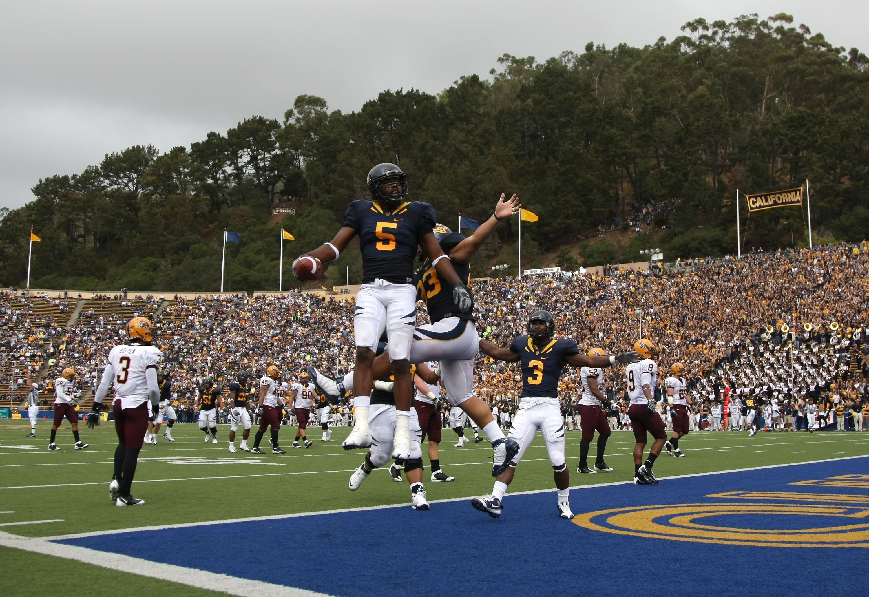 BERKELEY, CA - OCTOBER 04:  Syd'Quan Thompson #5 of the California Golden Bears celebrates after scoring a touchdown against the Arizona State Sun Devils during an NCAA football game at Memorial Stadium on October 4, 2008 in Berkeley, California.  (Photo