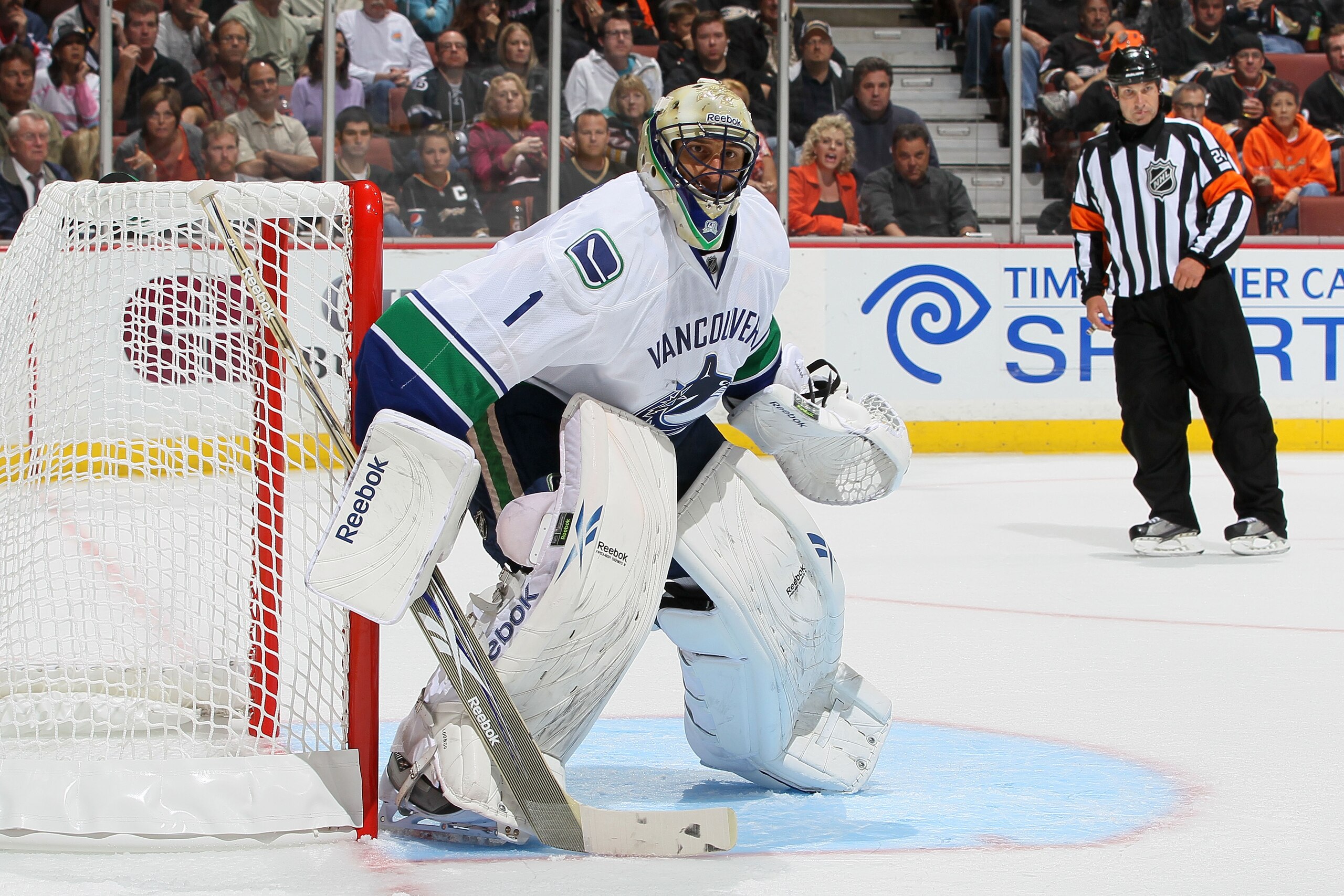 ANAHEIM, CA - OCTOBER 13:  Roberto Luongo #1 of the Vancouver Canucks tends the net against the Anaheim Ducks at Honda Center on October 13, 2010 in Anaheim, California.  (Photo by Jeff Gross/Getty Images)