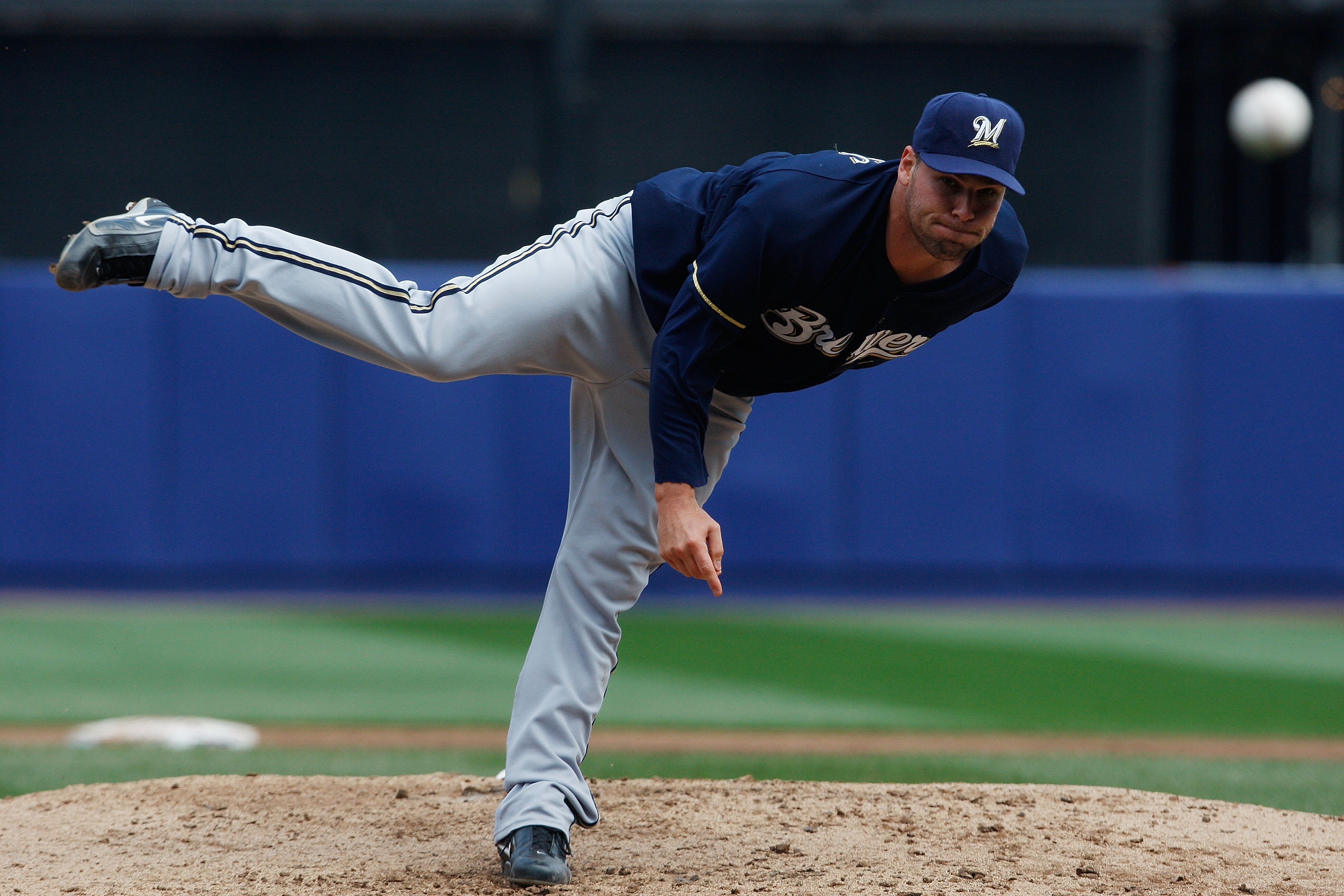 NEW YORK - APRIL 12:  Ben Sheets #15 of the Milwaukee Brewers pitches against the New York Mets on April 12, 2008 at Shea Stadium in the Flushing neighborhood of the Queens borough of New York City.  (Photo by Nick Laham/Getty Images)