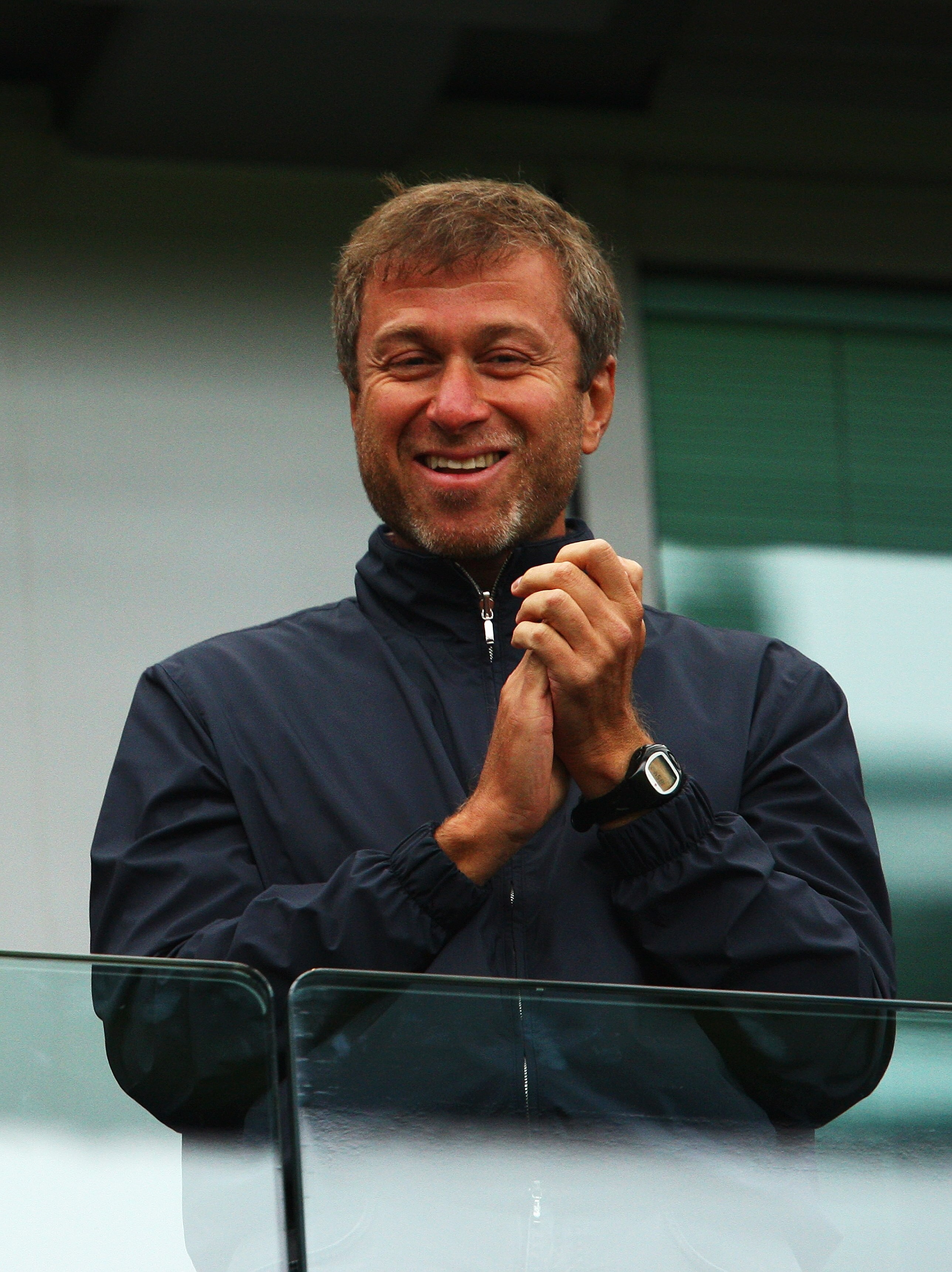 LONDON, ENGLAND - MAY 17:  Chelsea owner Roman Abramovich applaudes after the Barclays Premier League match between Chelsea and Blackburn Rovers at Stamford Bridge on May 17, 2009 in London, England.  (Photo by Richard Heathcote/Getty Images)