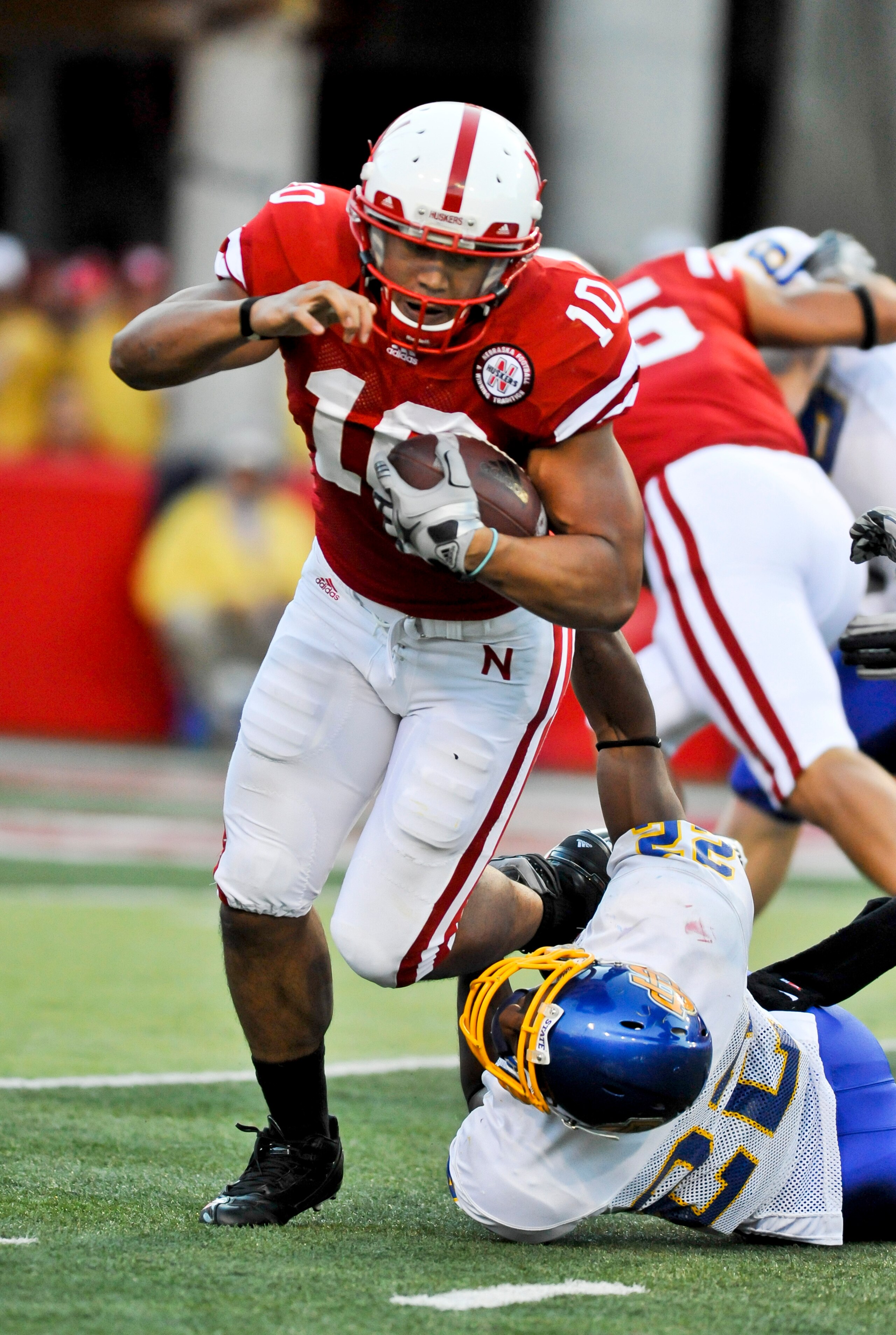 LINCOLN, NEBRASKA - SEPTEMBER 25: Nebraska Cornhuskers running back Roy Helu Jr. #10 tries to break free from South Dakota State Jackrabbits cornerback Anthony Wise #22 during first half action of their game against  at Memorial Stadium on September 25, 2