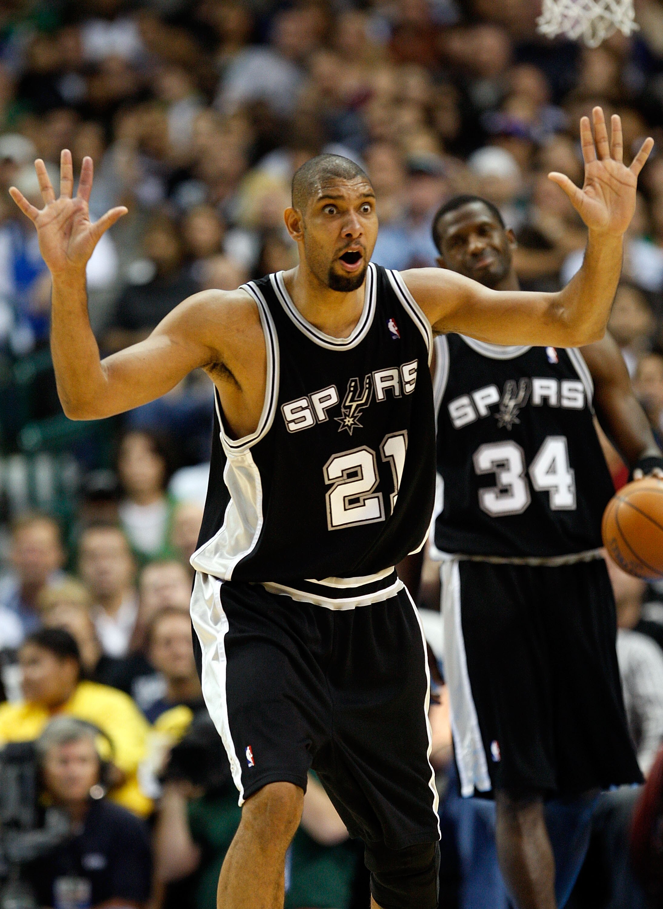 DALLAS - NOVEMBER 18:  Forward Tim Duncan #21 of the San Antonio Spurs reacts after called for a foul against the Dallas Mavericks on November 18, 2009 at American Airlines Center in Dallas, Texas.  NOTE TO USER: User expressly acknowledges and agrees tha
