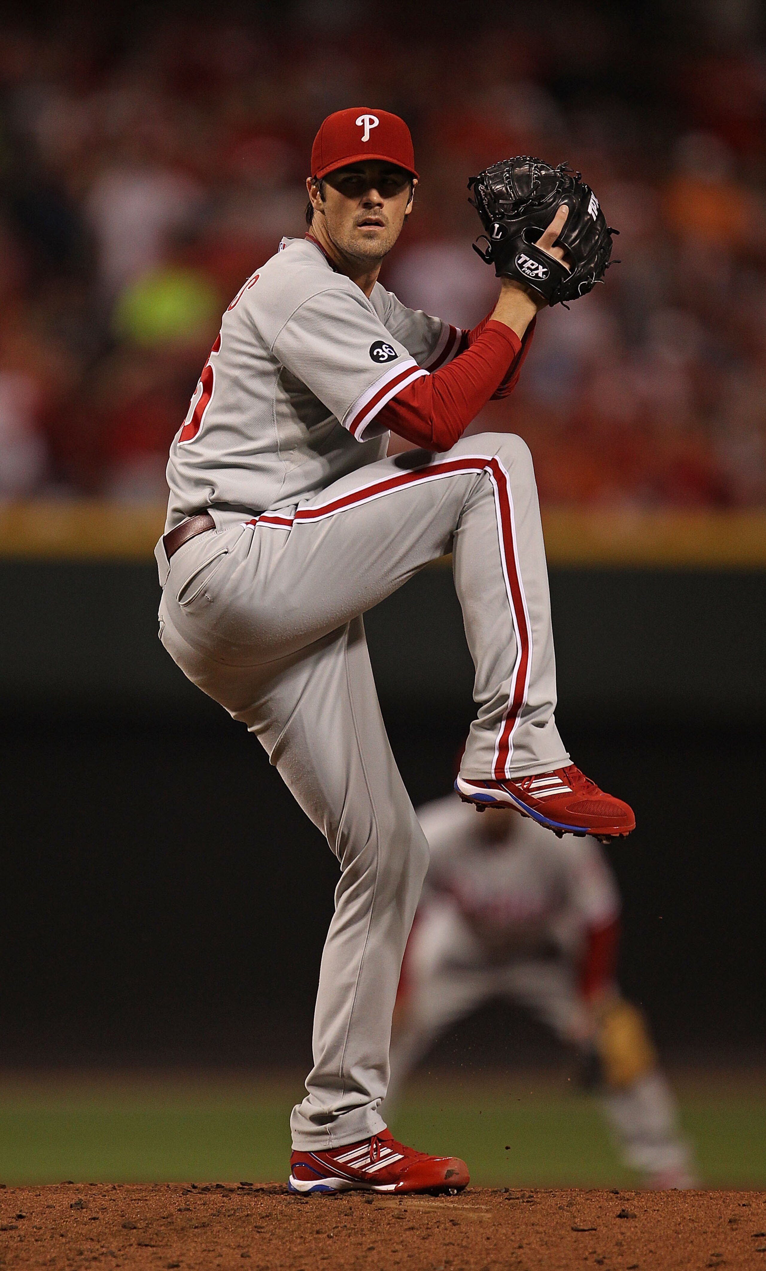 CINCINNATI - OCTOBER 10: Cole Hamels #35 of the Philadelphia Phillies delivers the ball against the Cincinnati Reds on his way to a complete game shut-out during game 3 of the NLDS at Great American Ball Park on October 10, 2010 in Cincinnati, Ohio. The P