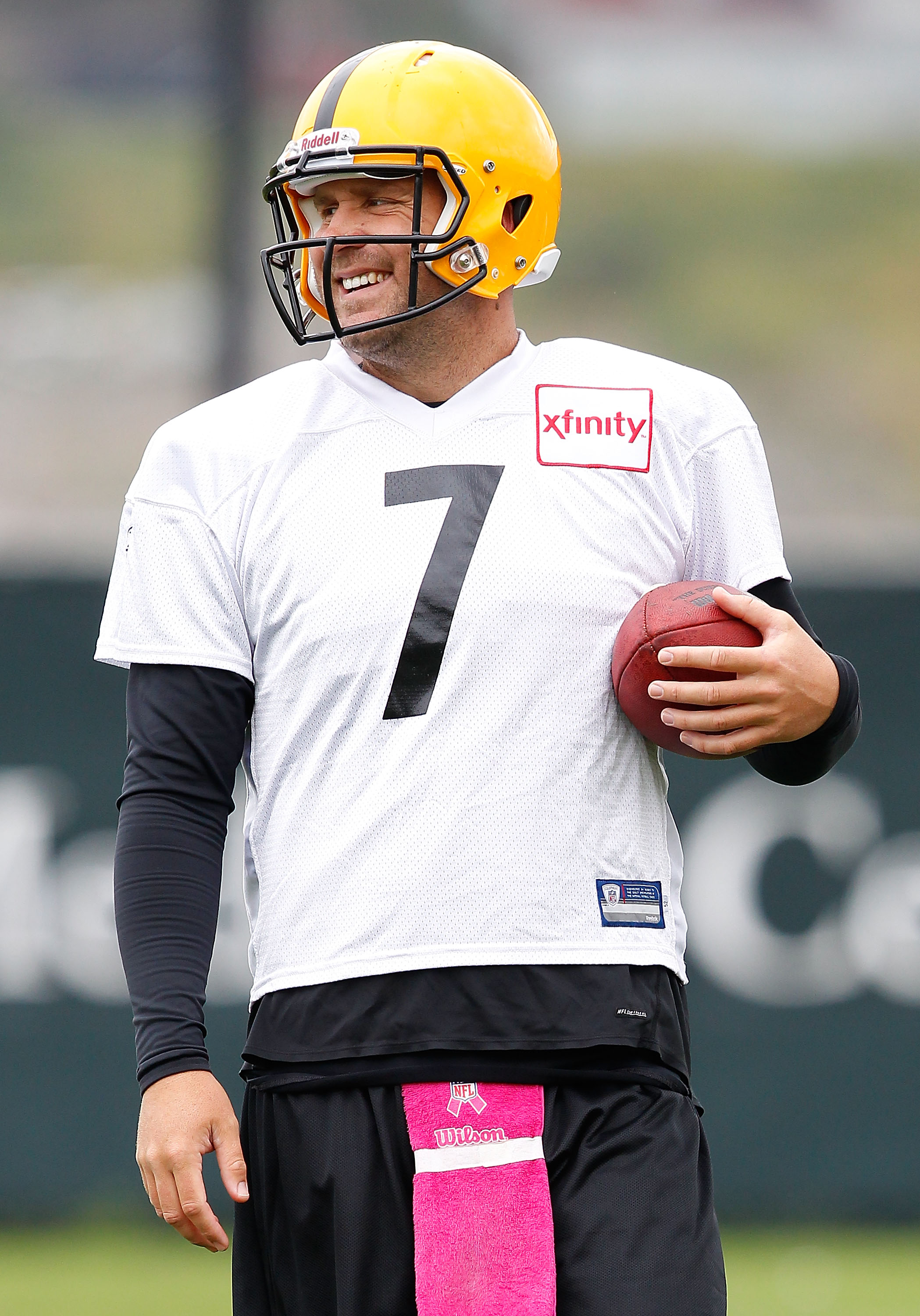 PITTSBURGH - OCTOBER 15:  Ben Roethlisberger #7 of the Pittsburgh Steelers practices at the Pittsburgh Steelers South Side training facility on October 15, 2010 in Pittsburgh, Pennsylvania.  (Photo by Jared Wickerham/Getty Images)
