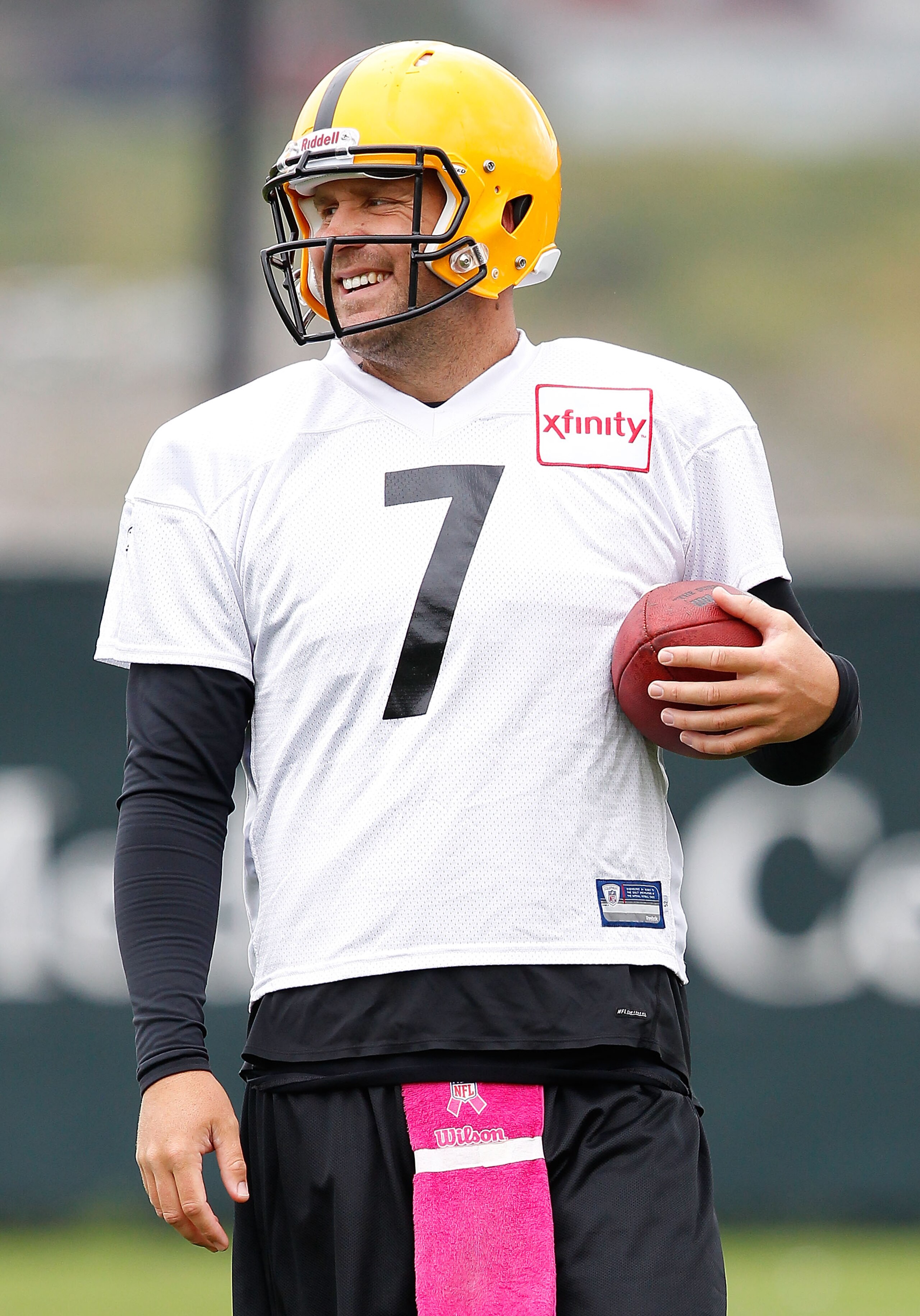 PITTSBURGH - OCTOBER 15: Ben Roethlisberger #7 of the Pittsburgh Steelers practices at the Pittsburgh Steelers South Side training facility on October 15, 2010 in Pittsburgh, Pennsylvania. (Photo by Jared Wickerham/Getty Images) PITTSBURGH - OCTOBER 15: Ben Roethlisberger #7 of the Pittsburgh Steelers practices at the Pittsburgh Steelers South Side training facility on October 15, 2010 in Pittsburgh, Pennsylvania. (Photo by Jared Wickerham/Getty Images)