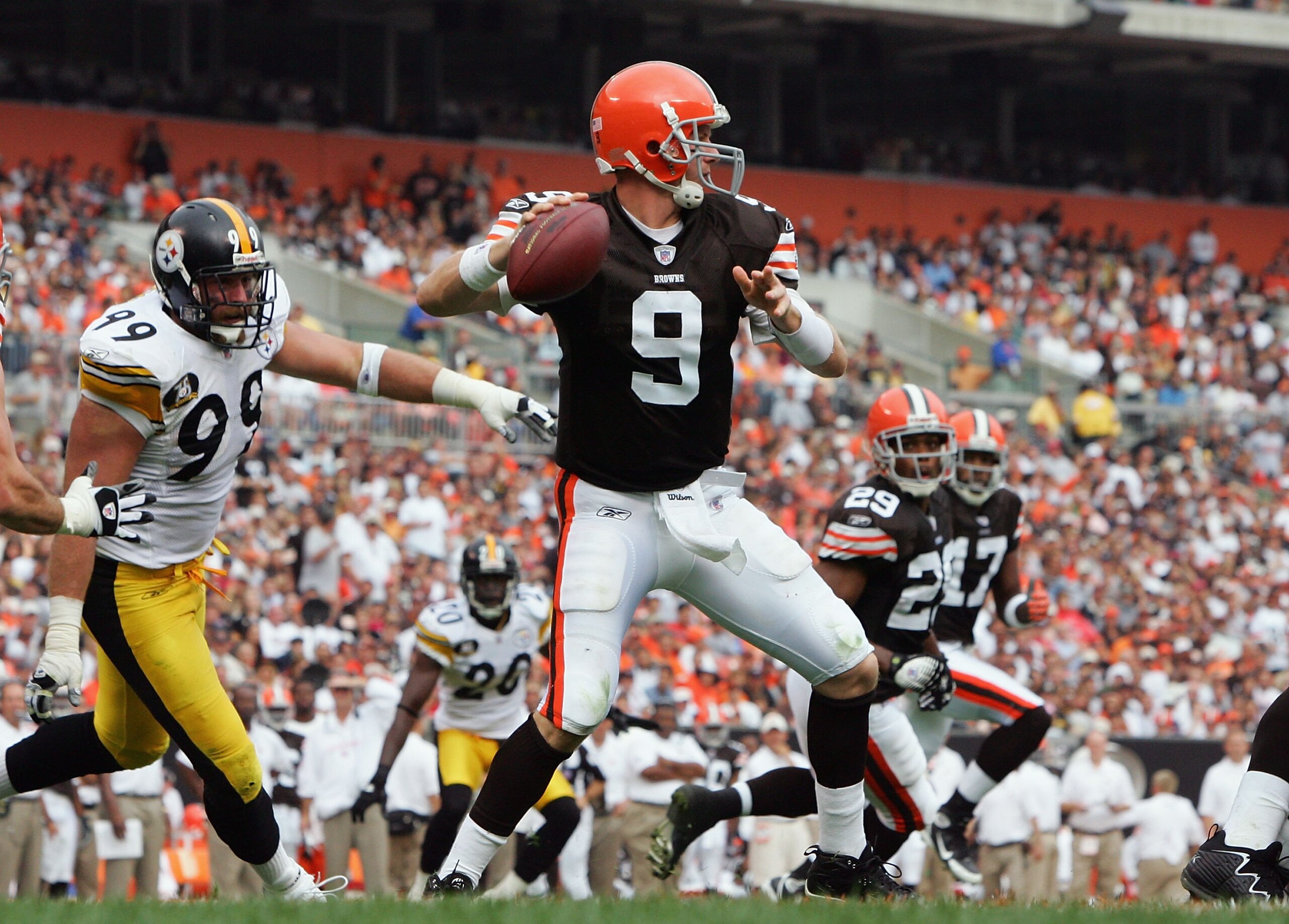 CLEVELAND - SEPTEMBER 9: Charlie Frye #9 of the Cleveland Browns looks to pass against the Pittsburgh Steelers during their season opening game at Cleveland Browns Stadium September 9, 2007 in Cleveland, Ohio. (Photo by Jim McIsaac/Getty Images)
