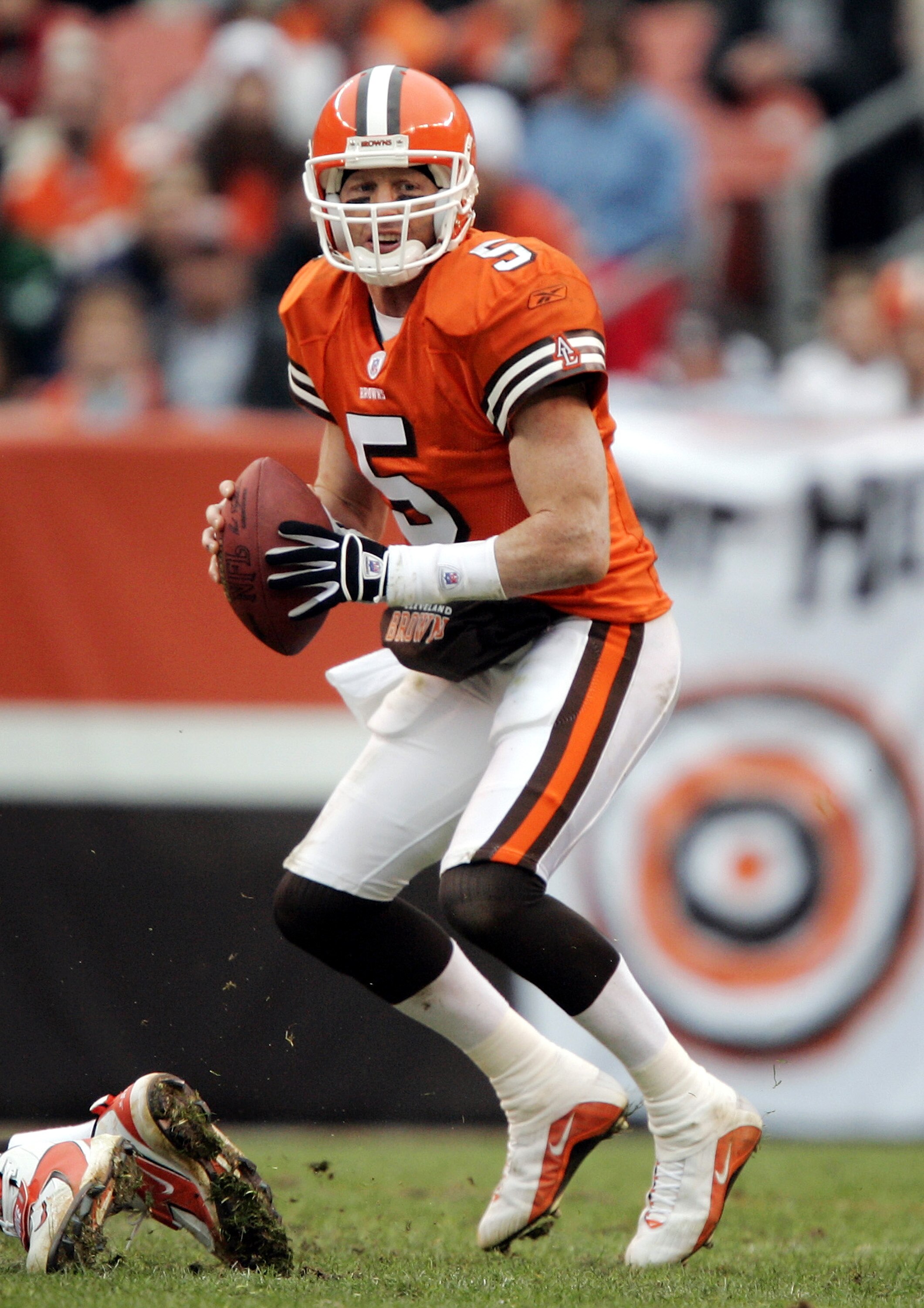 CLEVELAND - NOVEMBER 21:  Quarterback Jeff Garcia #5 of the Cleveland Browns drops back to throw against the New York Jets in the first half on November 21, 2004 at Cleveland Browns Stadium in Cleveland, Ohio.  The Jets won 10-7.   (Photo by Brian Bahr/Ge