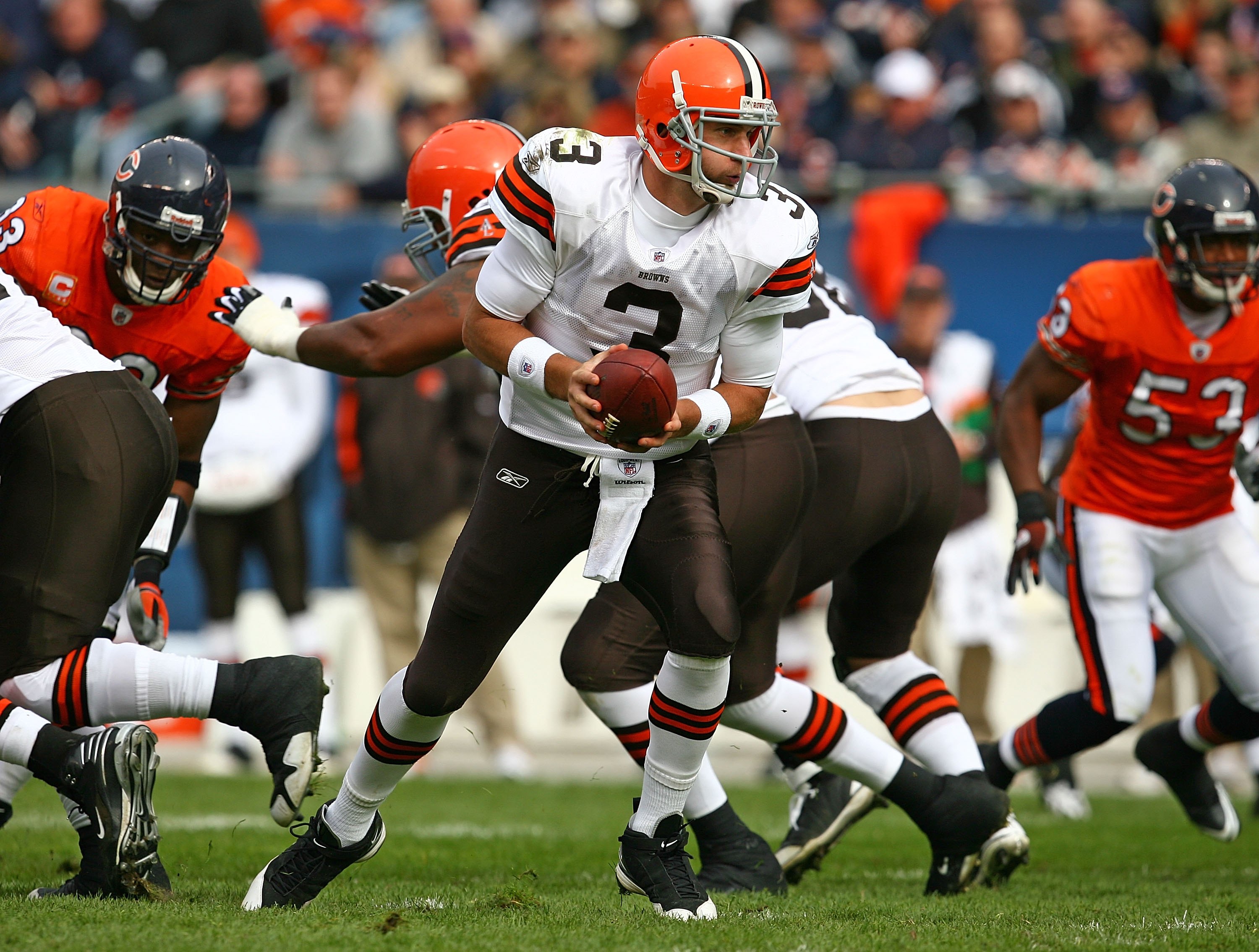 CHICAGO - NOVEMBER 01: Derek Anderson #3 of the Cleveland Browns turns to hand-off against the Chicago Bears at Soldier Field on November 1, 2009 in Chicago, Illinois. The Bears defeated the Browns 30-6.  (Photo by Jonathan Daniel/Getty Images)