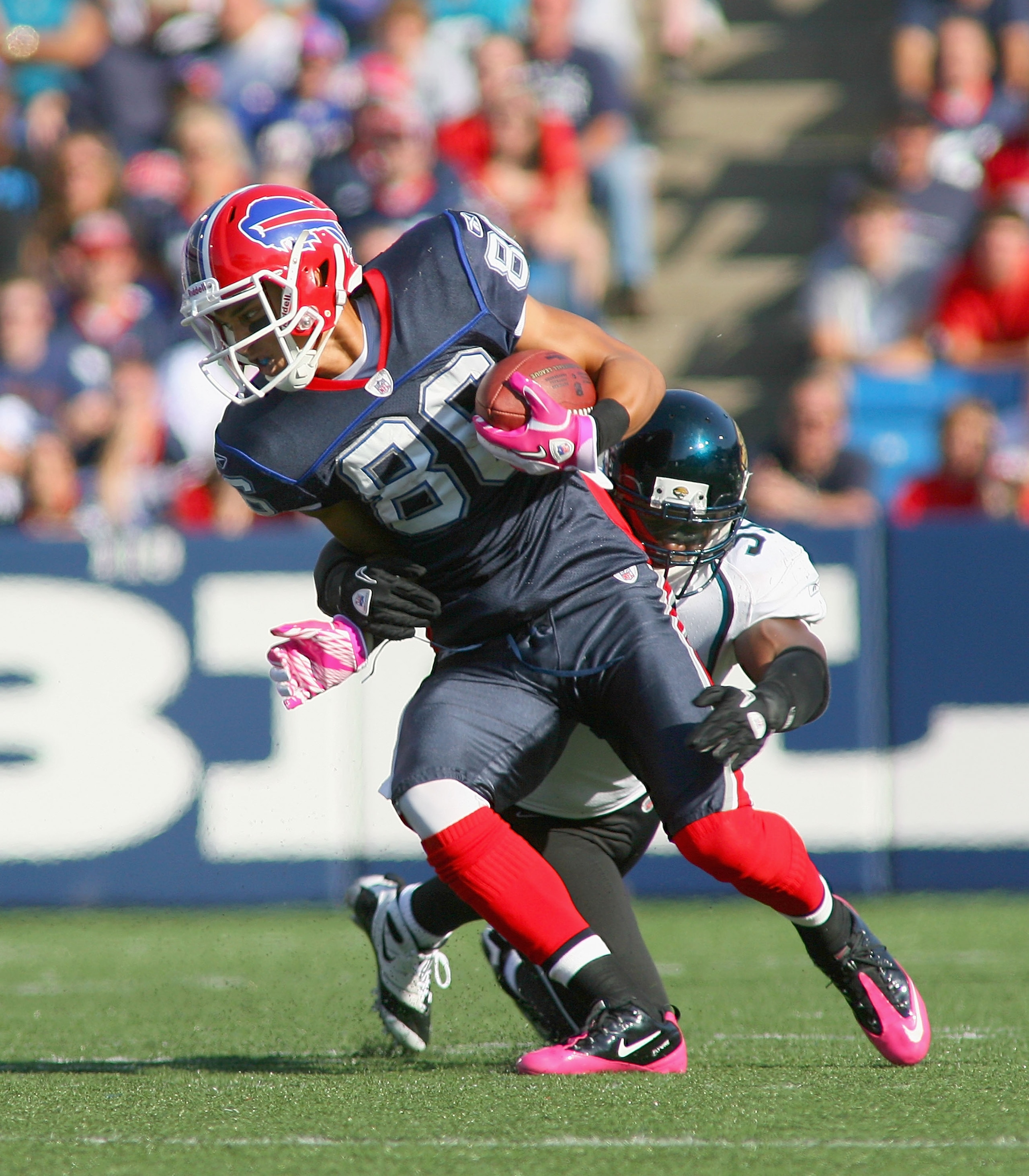 ORCHARD PARK, NY - OCTOBER 10:  David Nelson #86  of the Buffalo Bills runs after a catch against the Jacksonville Jaguars at Ralph Wilson Stadium on October 10, 2010 in Orchard Park, New York. Jacksonville won 36-26.  (Photo by Rick Stewart/Getty Images)
