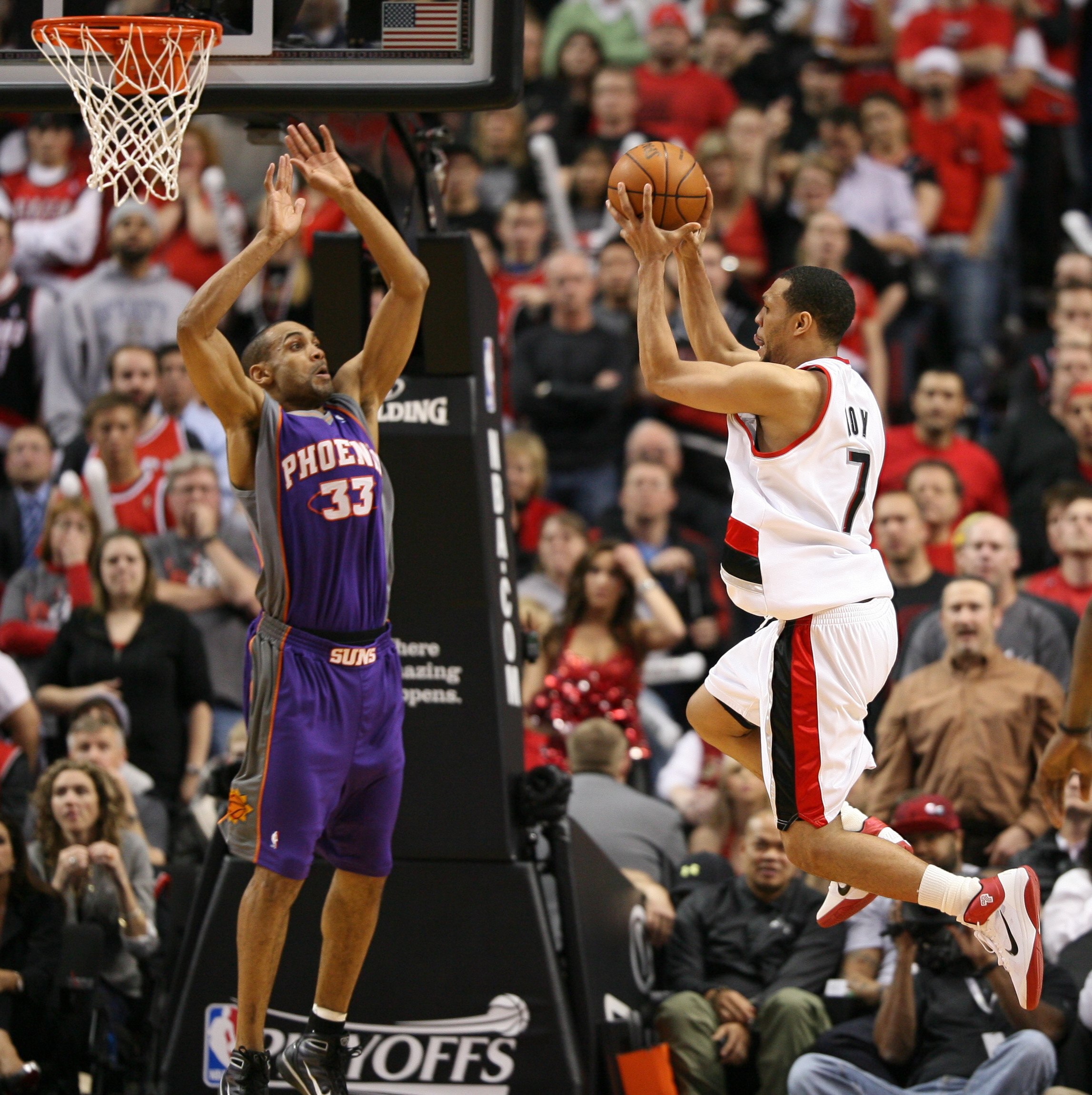 PORTLAND, OR - APRIL 29:  Brandon Roy #7 of the Portland Trail Blazers in action against Grant Hill #33 of the Phoenix Suns during Game Six of the Western Conference Quarterfinals of the NBA Playoffs on April 29, 2010 at the Rose Garden in Portland, Orego