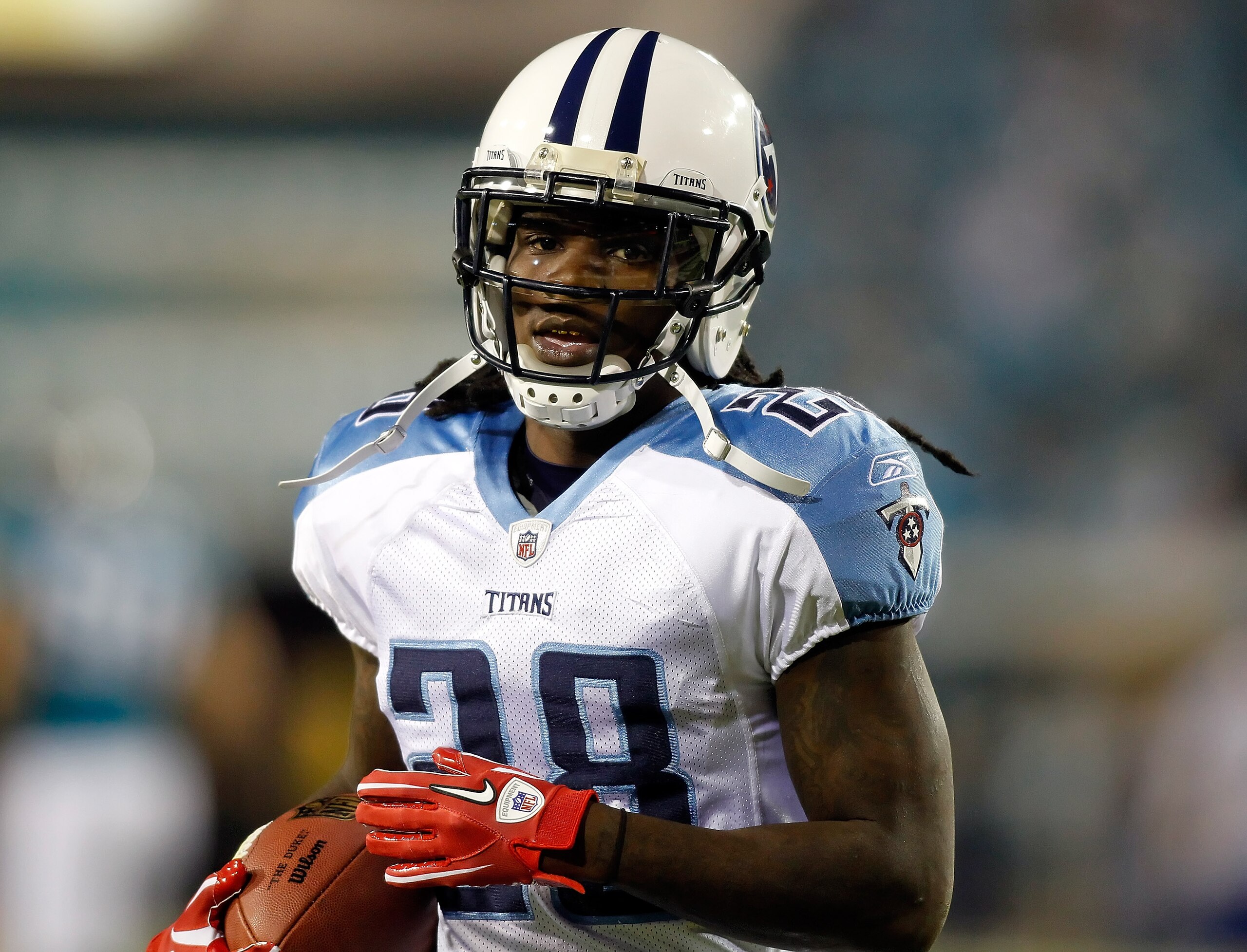 JACKSONVILLE, FL - OCTOBER 18:  Running back Chris Johnson #28 of the Tennessee Titans warms up prior to the game against the Jacksonville Jaguars at EverBank Field on October 18, 2010 in Jacksonville, Florida.  (Photo by J. Meric/Getty Images)