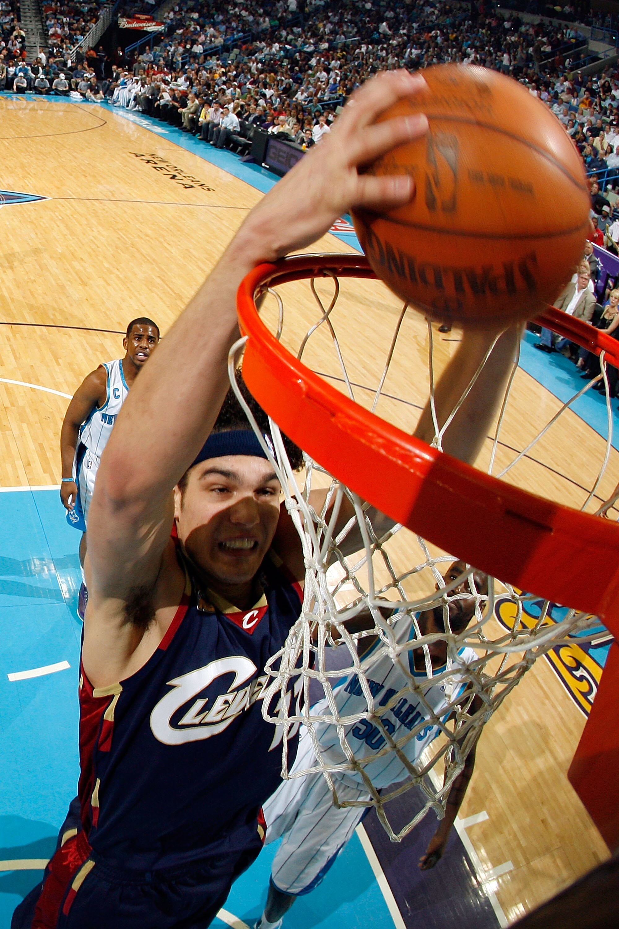 NEW ORLEANS - MARCH 24:  Anderson Varejao #17 of the Cleveland Cavaliers dunks the ball against the New Orleans Hornets at the New Orleans Arena on March 24, 2010 in New Orleans, Louisiana.  The Cavaliers defeated the Hornets 105-92.  NOTE TO USER: User e