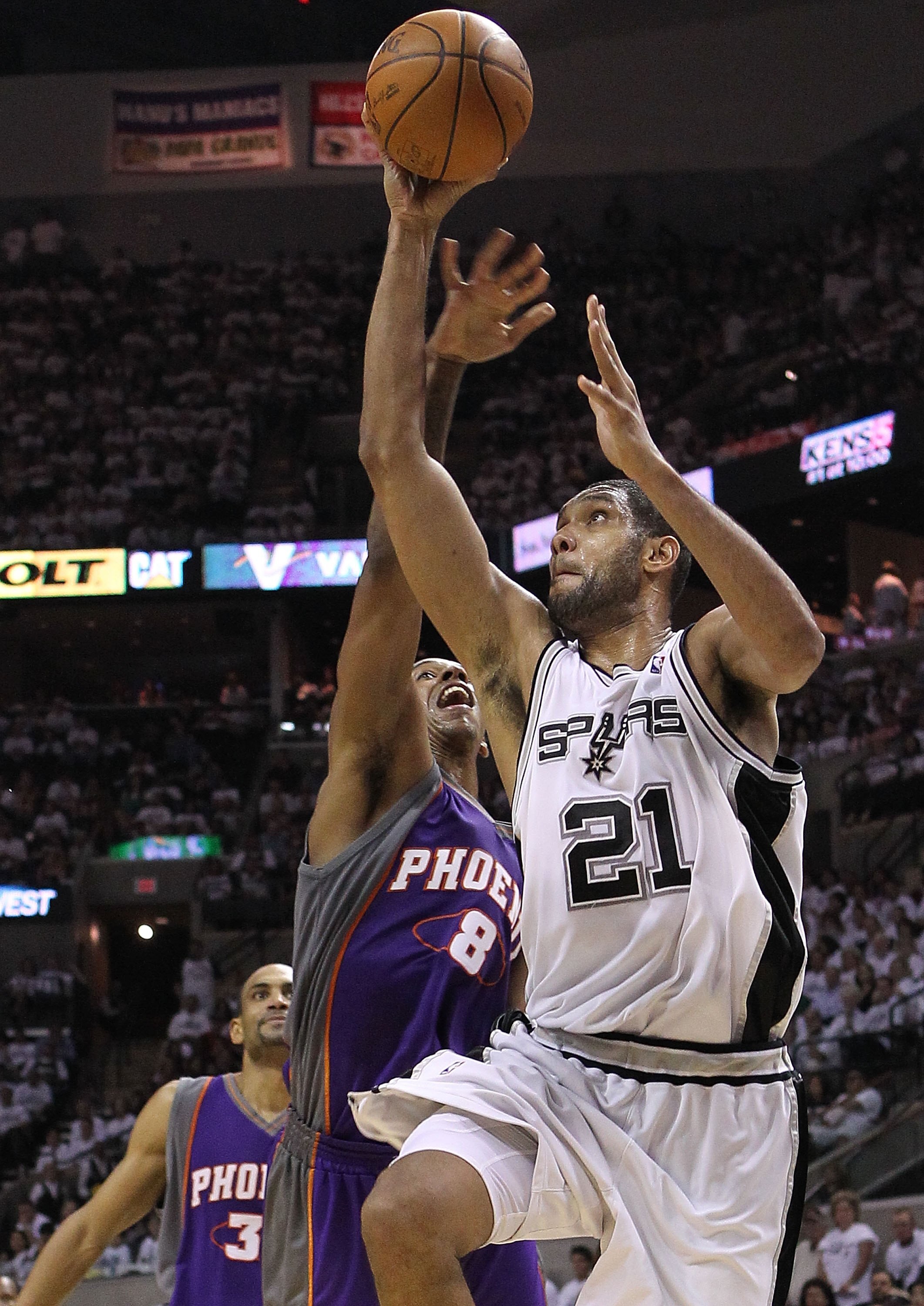 SAN ANTONIO - MAY 07:  Forward Tim Duncan #21 of the San Antonio Spurs takes a shot against Channing Frye #8 of the Phoenix Suns in Game Three of the Western Conference Semifinals during the 2010 NBA Playoffs at AT&T Center on May 7, 2010 in San Antonio, 