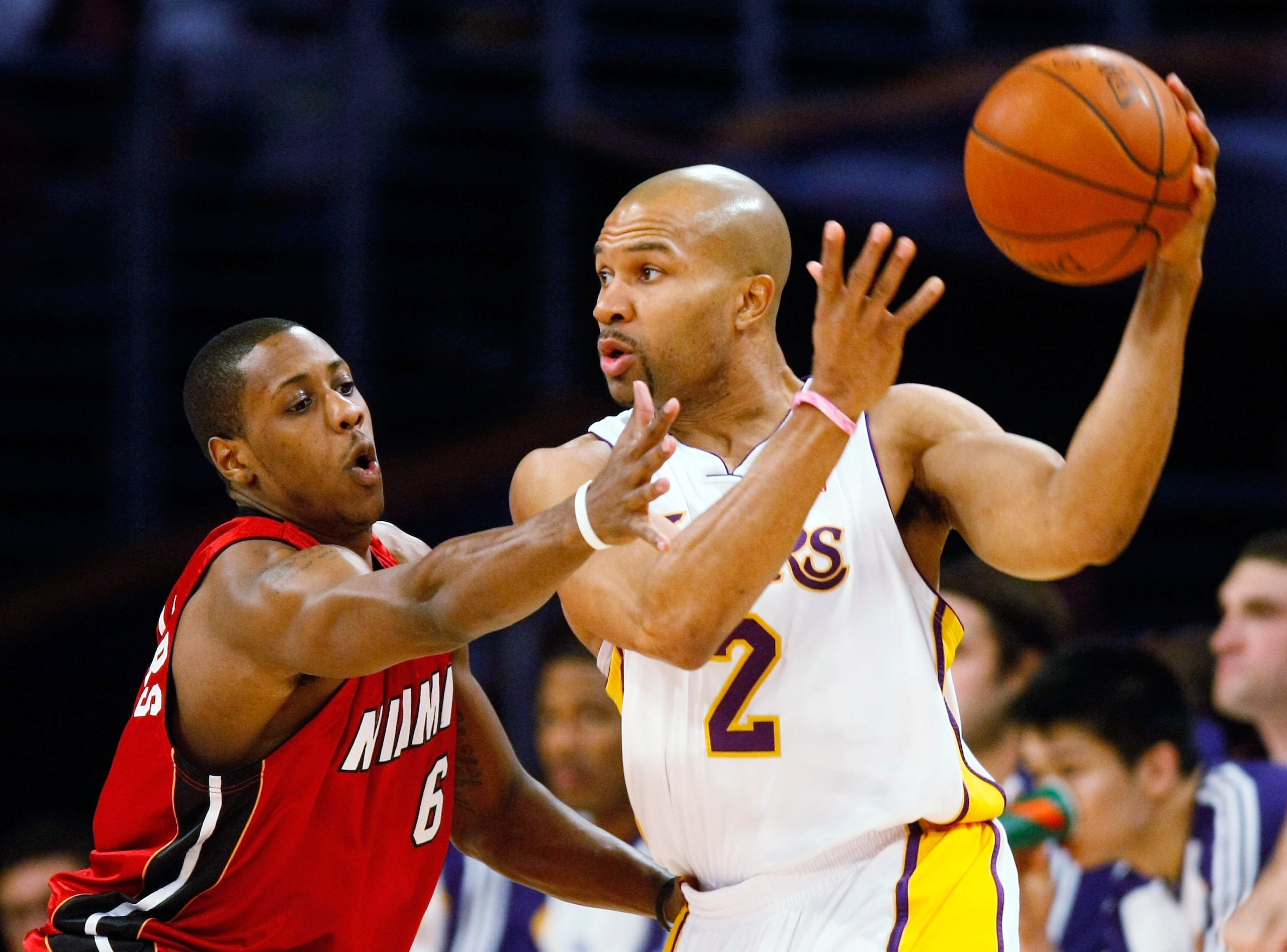 LOS ANGELES, CA - JANUARY 11:  Mario Chalmers #6 of the Miami Heat defends against Derek Fisher #2 of the Los Angeles Lakers during the first half at Staples Center on January 11, 2009 in Los Angeles, California. NOTE TO USER: User expressly acknowledges