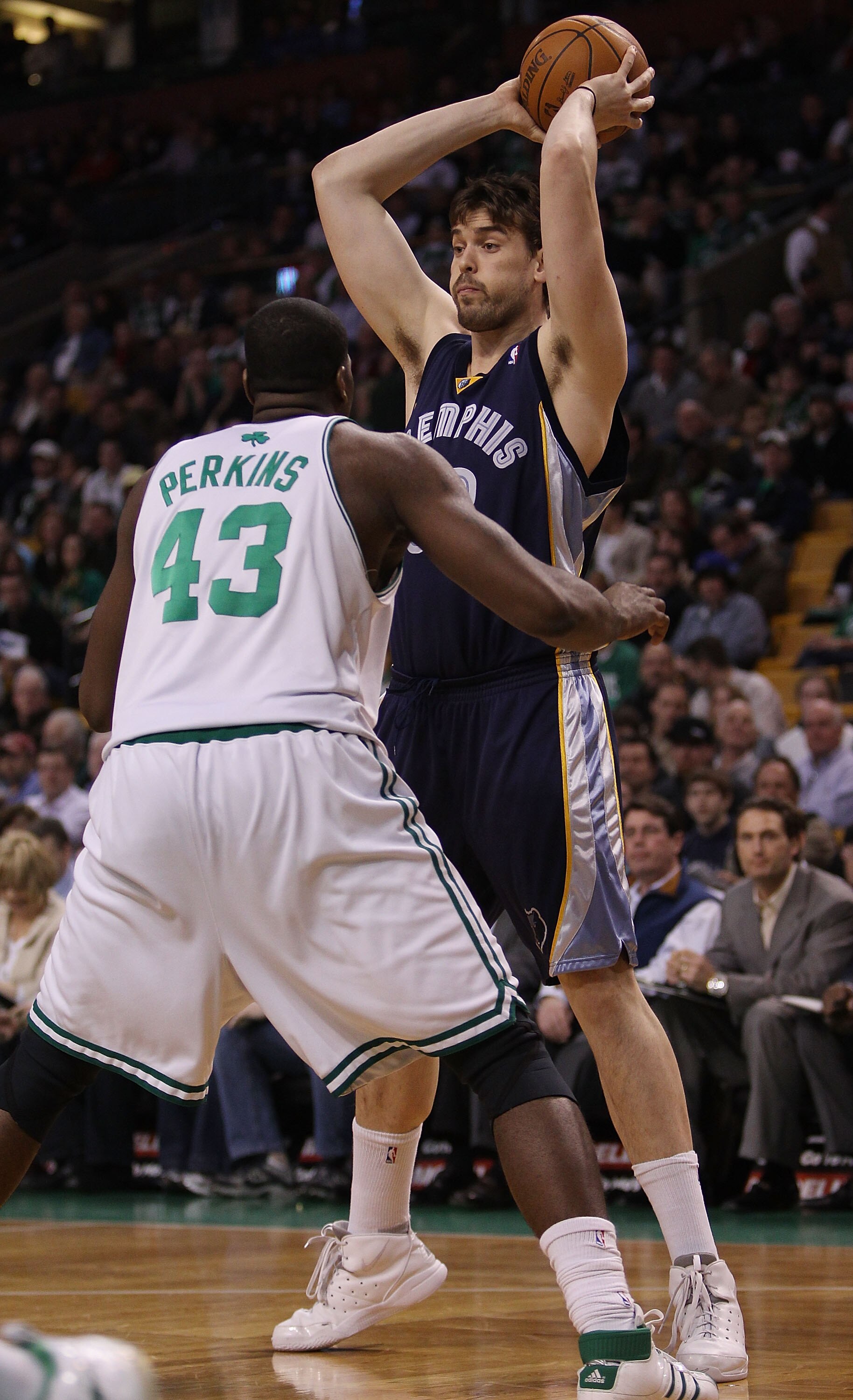 BOSTON - MARCH 10:  Marc Gasol #33 of the Memphis Grizzlies looks to pass as Kendrick Perkins #43 of the Boston Celtics defends on March 10, 2010 at the TD Garden in Boston, Massachusetts.  NOTE TO USER: User expressly acknowledges and agrees that, by dow