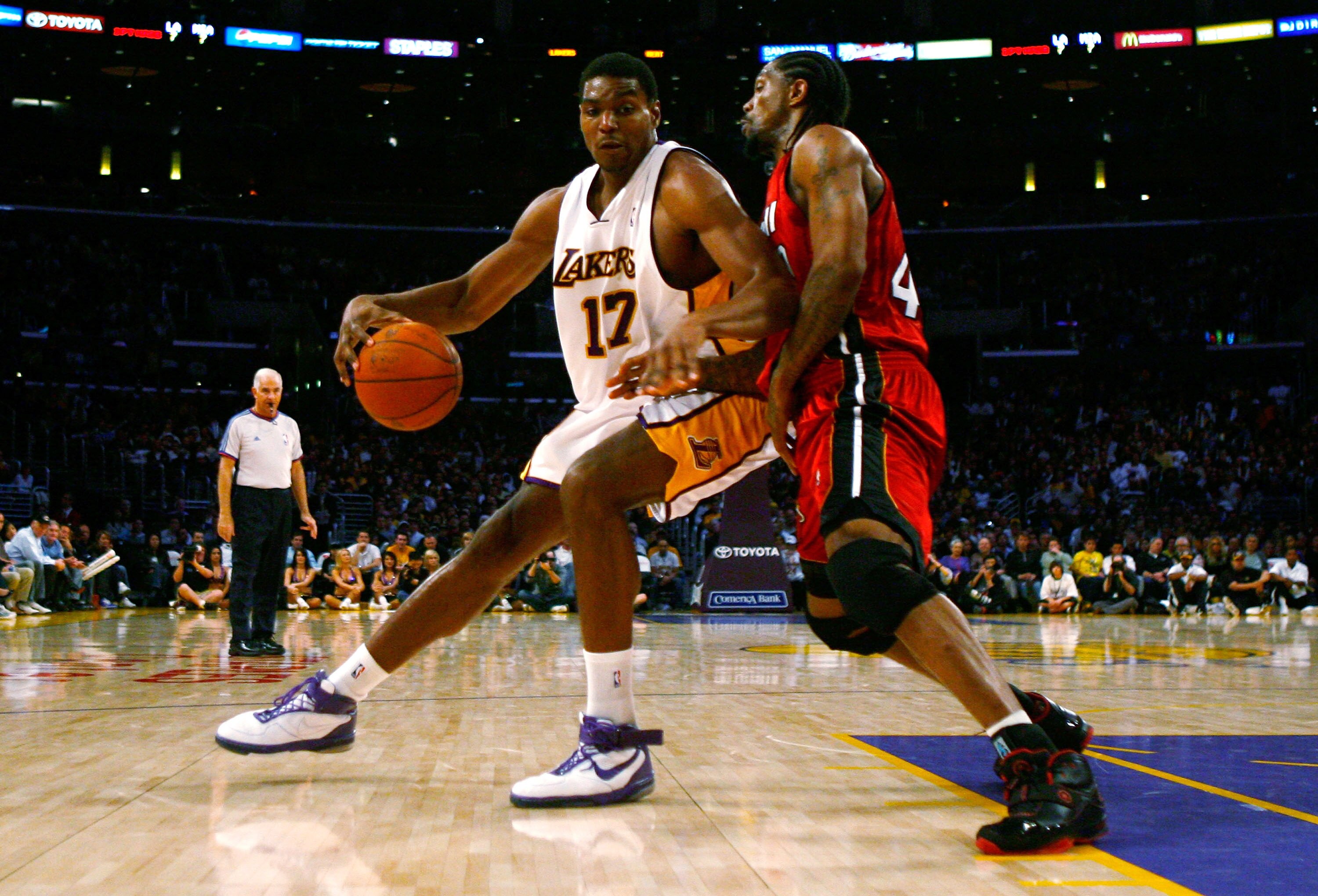 LOS ANGELES, CA - JANUARY 11:  Andrew Bynum #17 of the Los Angeles Lakers is defended by Udonis Haslem #40 of the Miami Heat in the fourth quarter at Staples Center on January 11, 2009 in Los Angeles, California. The Lakers defeated the Heat 108-105. NOTE