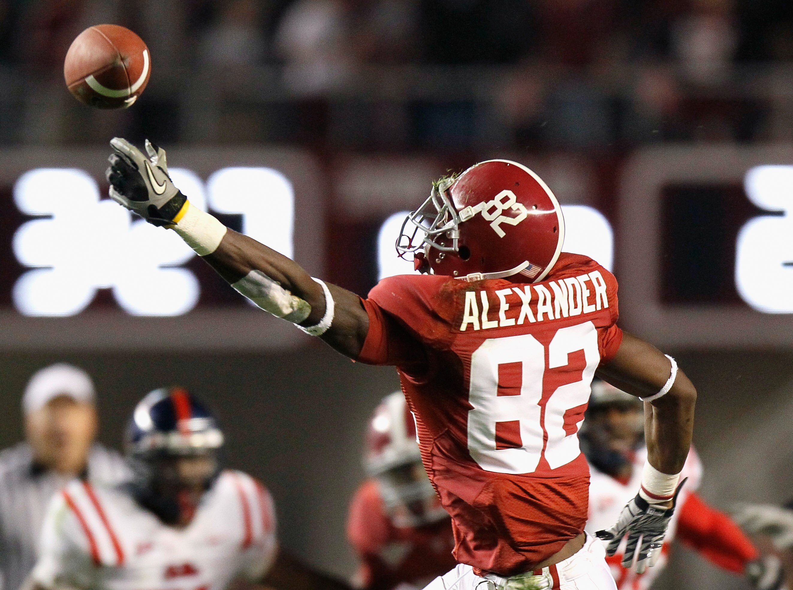 TUSCALOOSA, AL - OCTOBER 16:  Earl Alexander #82 of the Alabama Crimson Tide fails to pull in this reception against the Ole Miss Rebels at Bryant-Denny Stadium on October 16, 2010 in Tuscaloosa, Alabama.  (Photo by Kevin C. Cox/Getty Images)