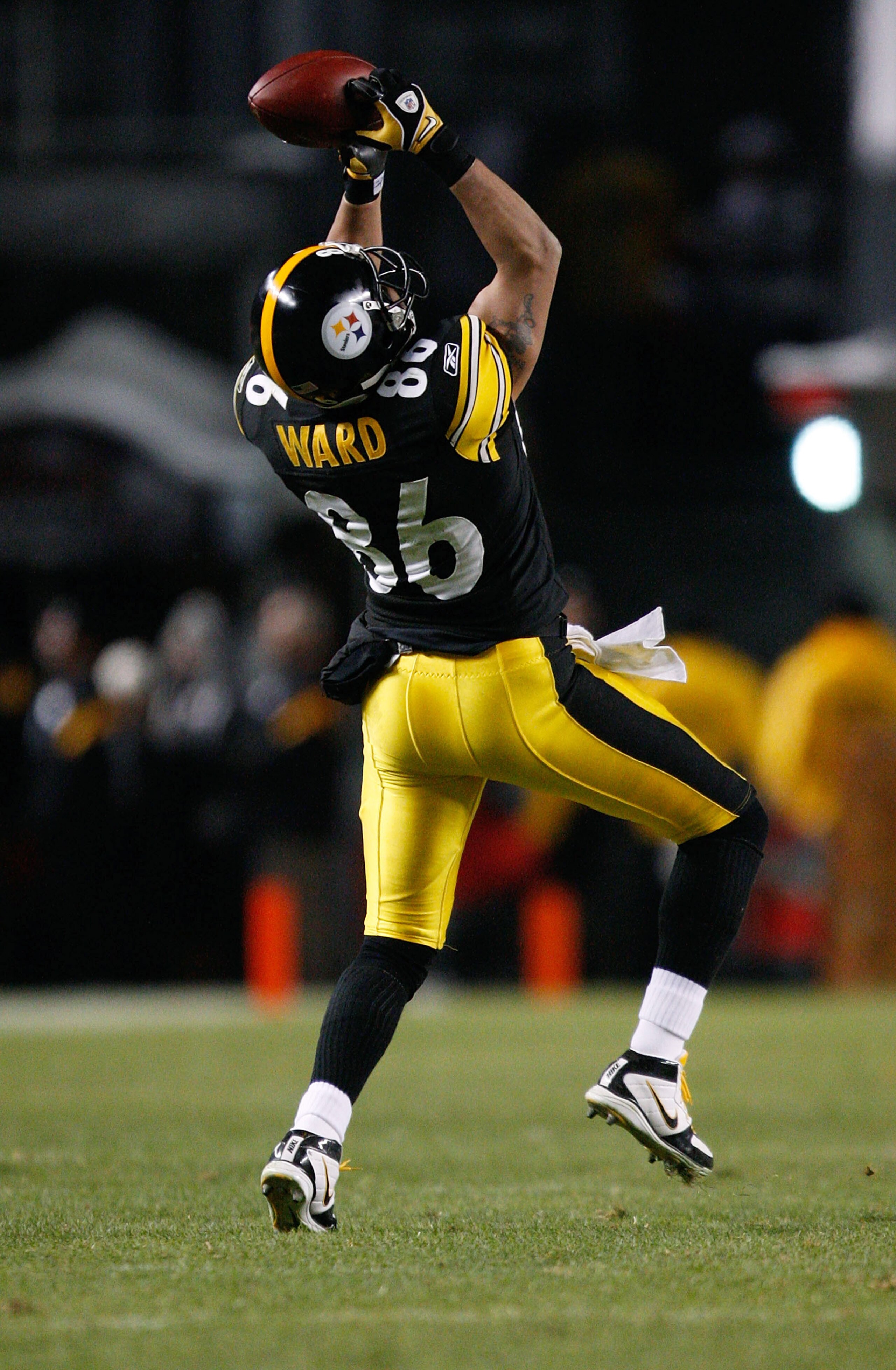 PITTSBURGH - DECEMBER 20: Hines Ward #86 of the Pittsburgh Steelers makes a catch in the fourth quarter against the Green Bay Packers during the game on December 20, 2009 at Heinz Field in Pittsburgh, Pennsylvania. (Photo by Jared Wickerham/Getty Images)