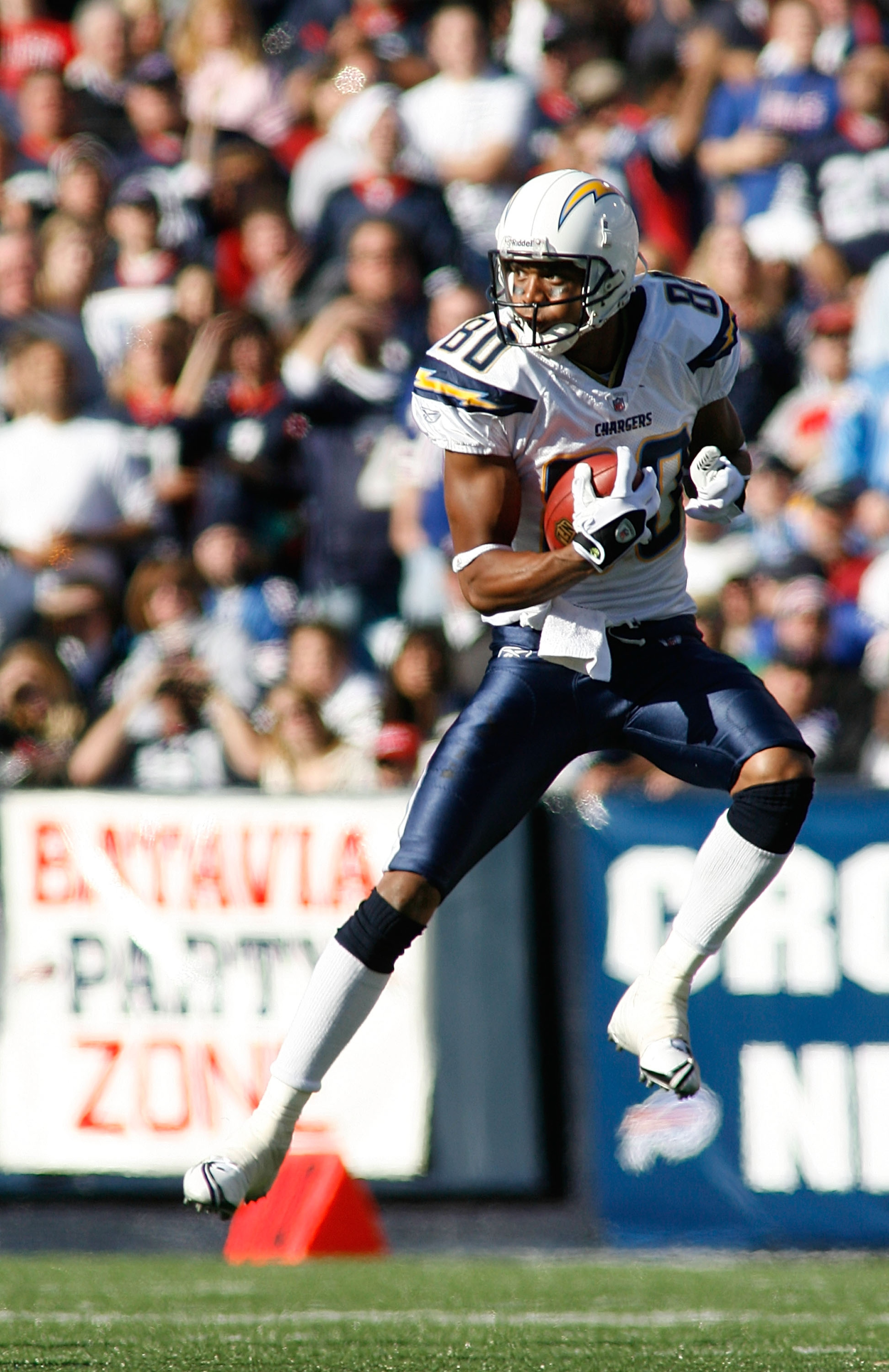 ORCHARD PARK, NY - OCTOBER 19: Malcolm Floyd #80 of the San Diego Chargers makes a catch against the Buffalo Bills  on October 19, 2008 at Ralph Wilson Stadium in Orchard Park, New York. Buffalo won 23-14.  (Photo by Rick Stewart/Getty Images)