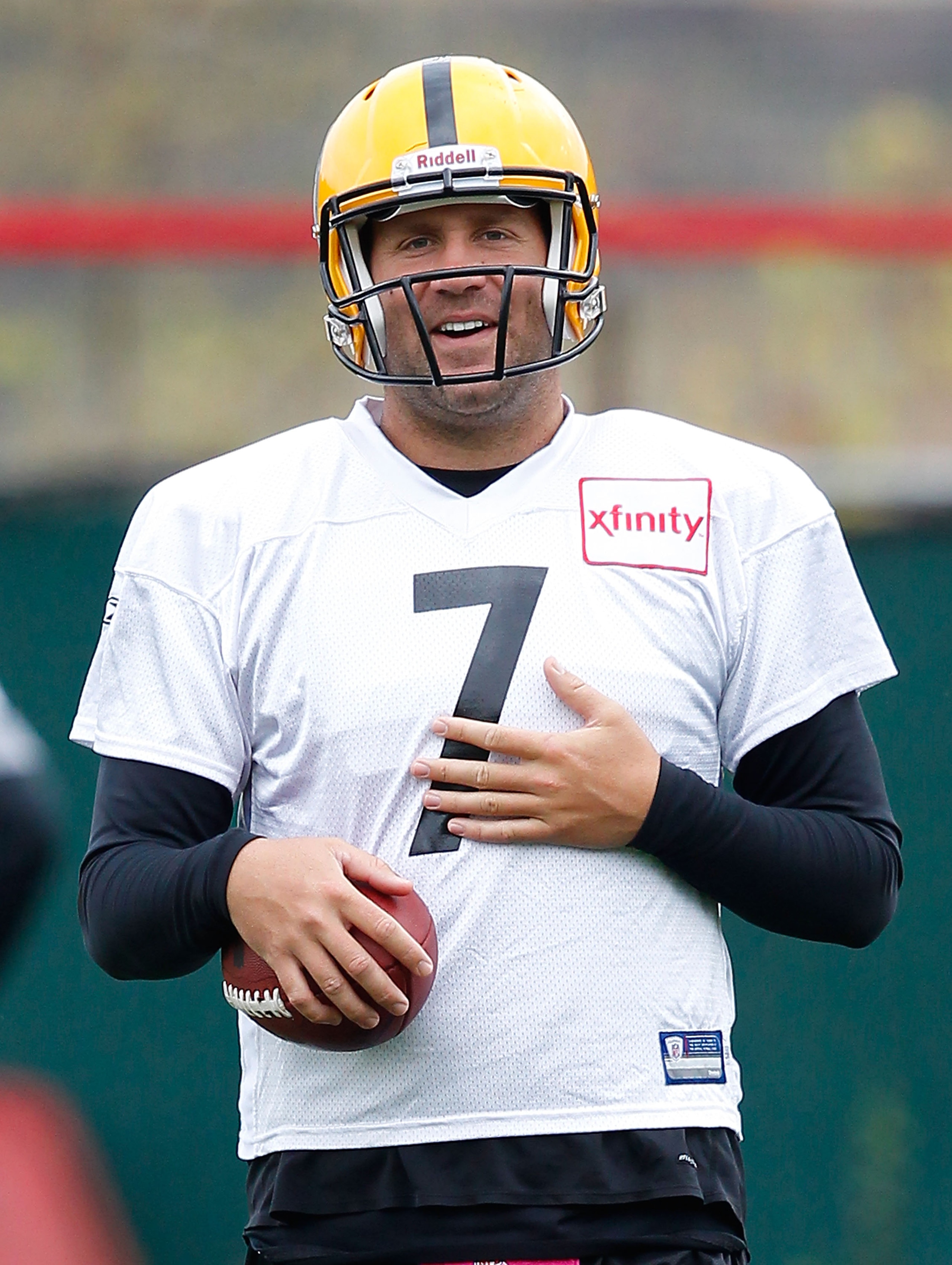 PITTSBURGH - OCTOBER 15:  Ben Roethlisberger #7 of the Pittsburgh Steelers practices at the Pittsburgh Steelers South Side training facility on October 15, 2010 in Pittsburgh, Pennsylvania.  (Photo by Jared Wickerham/Getty Images)