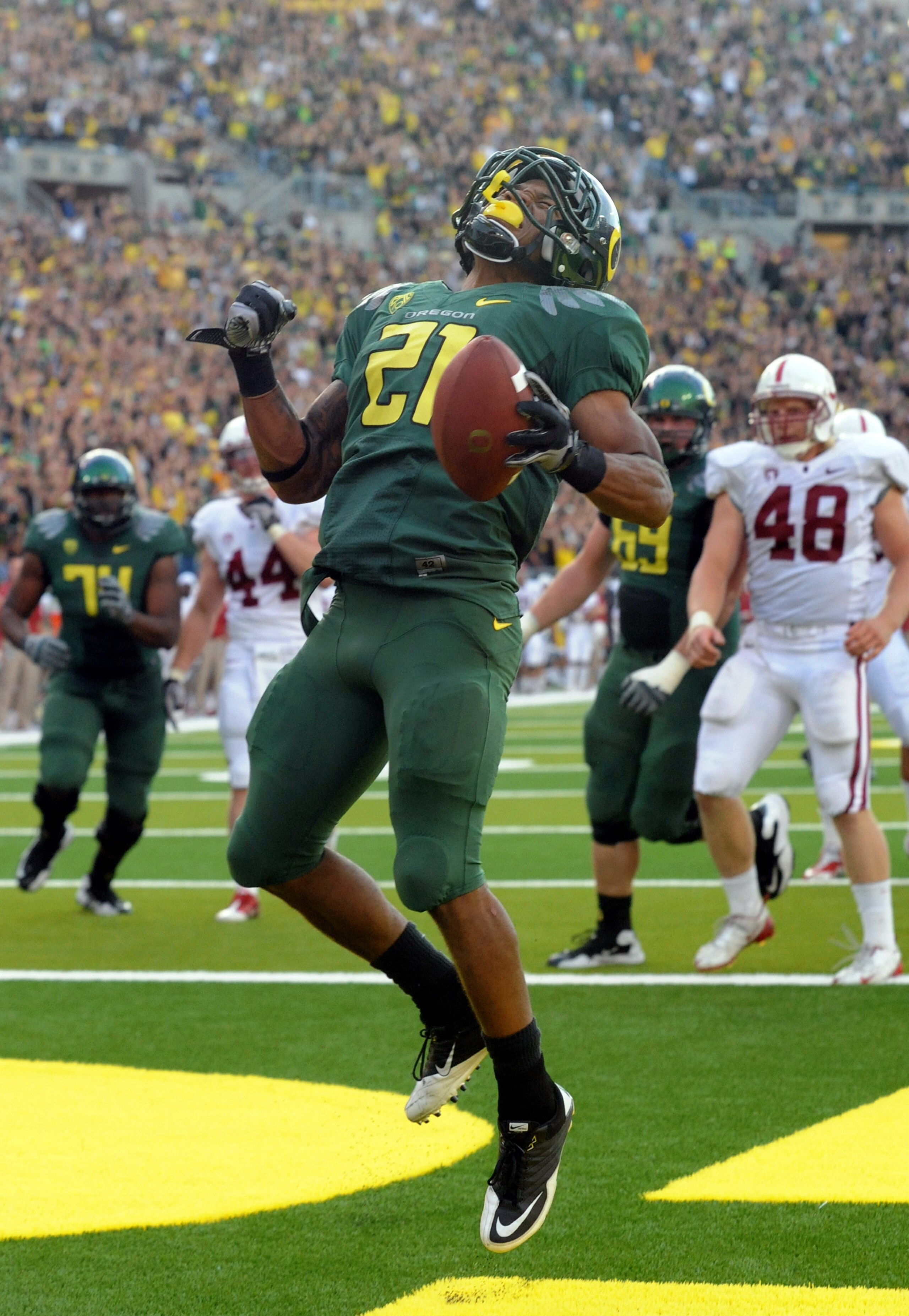 EUGENE, OR - OCTOBER 2: Running back LaMichael James #21 of the Oregon Ducks celebrates as he scores a touchdown in the second quarter of the game against the Stanford Cardinal at Autzen Stadium on October 2, 2010 in Eugene, Oregon. (Photo by Steve Dykes/ EUGENE, OR - OCTOBER 2: Running back LaMichael James #21 of the Oregon Ducks celebrates as he scores a touchdown in the second quarter of the game against the Stanford Cardinal at Autzen Stadium on October 2, 2010 in Eugene, Oregon. (Photo by Steve Dykes/