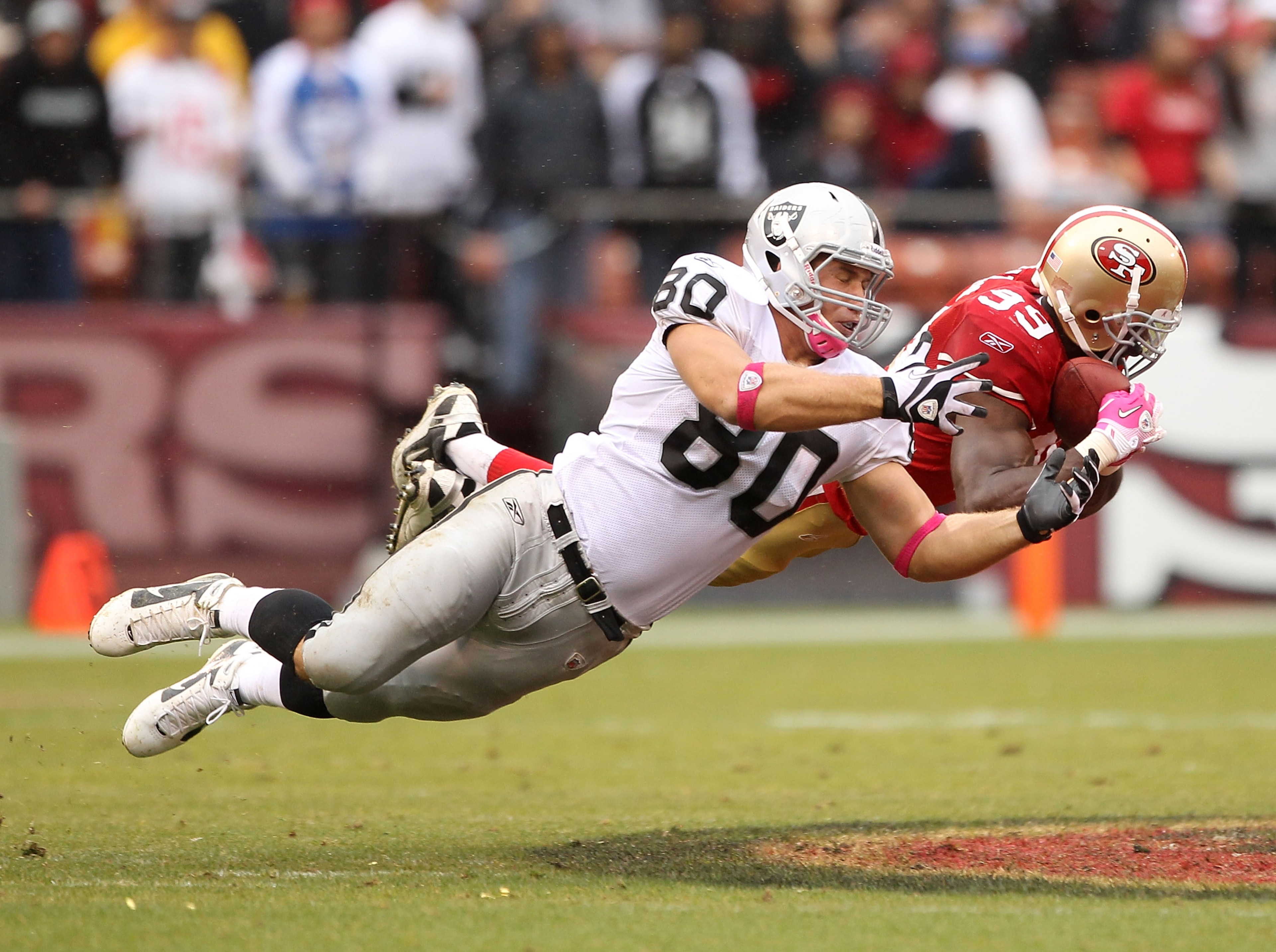 SAN FRANCISCO - OCTOBER 17:  Manny Lawson #99 of the San Francisco 49ers intercepts a pass intended for Zach Miller #80 of the Oakland Raiders at Candlestick Park on October 17, 2010 in San Francisco, California.  (Photo by Ezra Shaw/Getty Images)