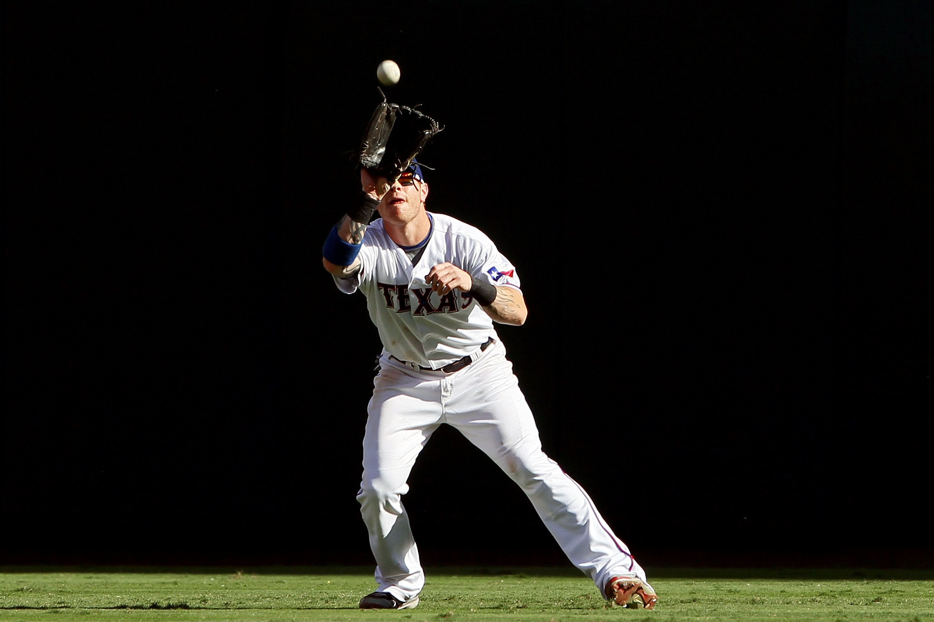 ARLINGTON, TX - OCTOBER 16: Josh Hamilton #32 of the Texas Rangers makes a catch in the outfield against the New York Yankees in Game Two of the ALCS during the 2010 MLB Playoffs at Rangers Ballpark in Arlington on October 16, 2010 in Arlington, Texas. ARLINGTON, TX - OCTOBER 16: Josh Hamilton #32 of the Texas Rangers makes a catch in the outfield against the New York Yankees in Game Two of the ALCS during the 2010 MLB Playoffs at Rangers Ballpark in Arlington on October 16, 2010 in Arlington, Texas.