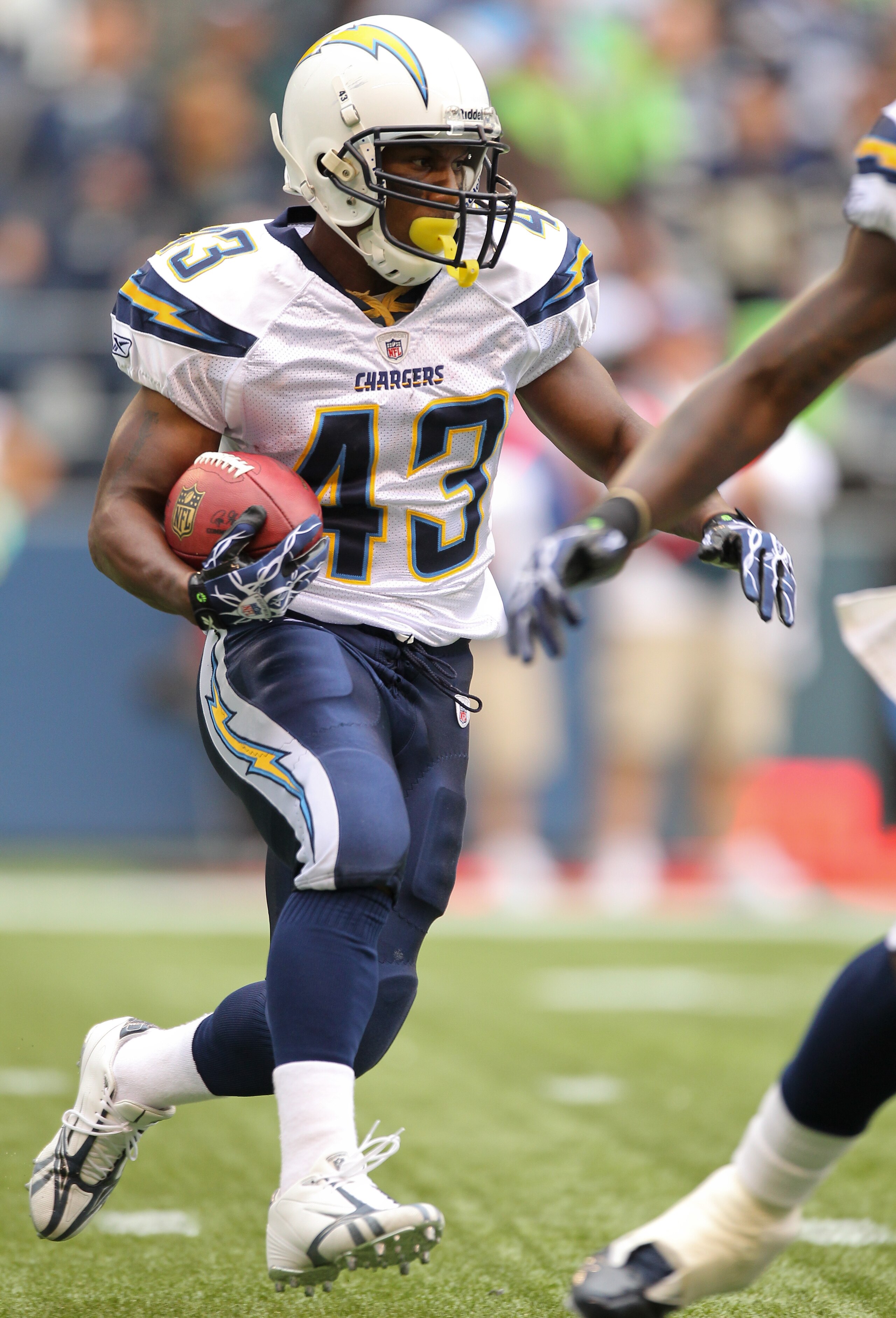 SEATTLE - SEPTEMBER 26:  Running back Darren Sproles #43 of the San Diego Chargers rushes against the Seattle Seahawks at Qwest Field on September 26, 2010 in Seattle, Washington. (Photo by Otto Greule Jr/Getty Images)