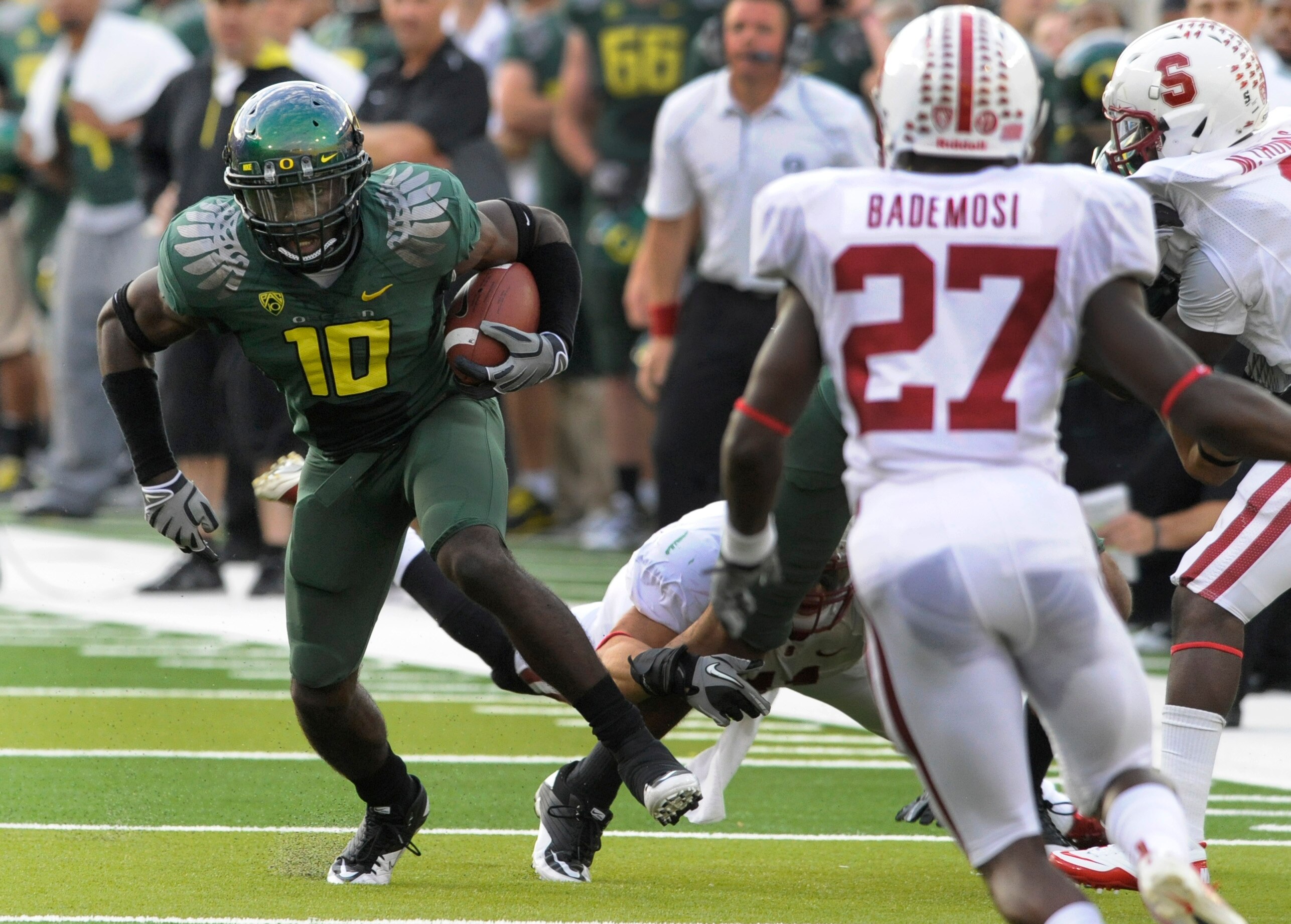EUGENE, OR - OCTOBER 2: Wide receiver D.J. Davis #10 of the Oregon Ducks looks for some running room on cornerback Johnson Bademosi #27 of the Stanford Cardinal after a reception in the second quarter of the game at Autzen Stadium on October 2, 2010 in Eu