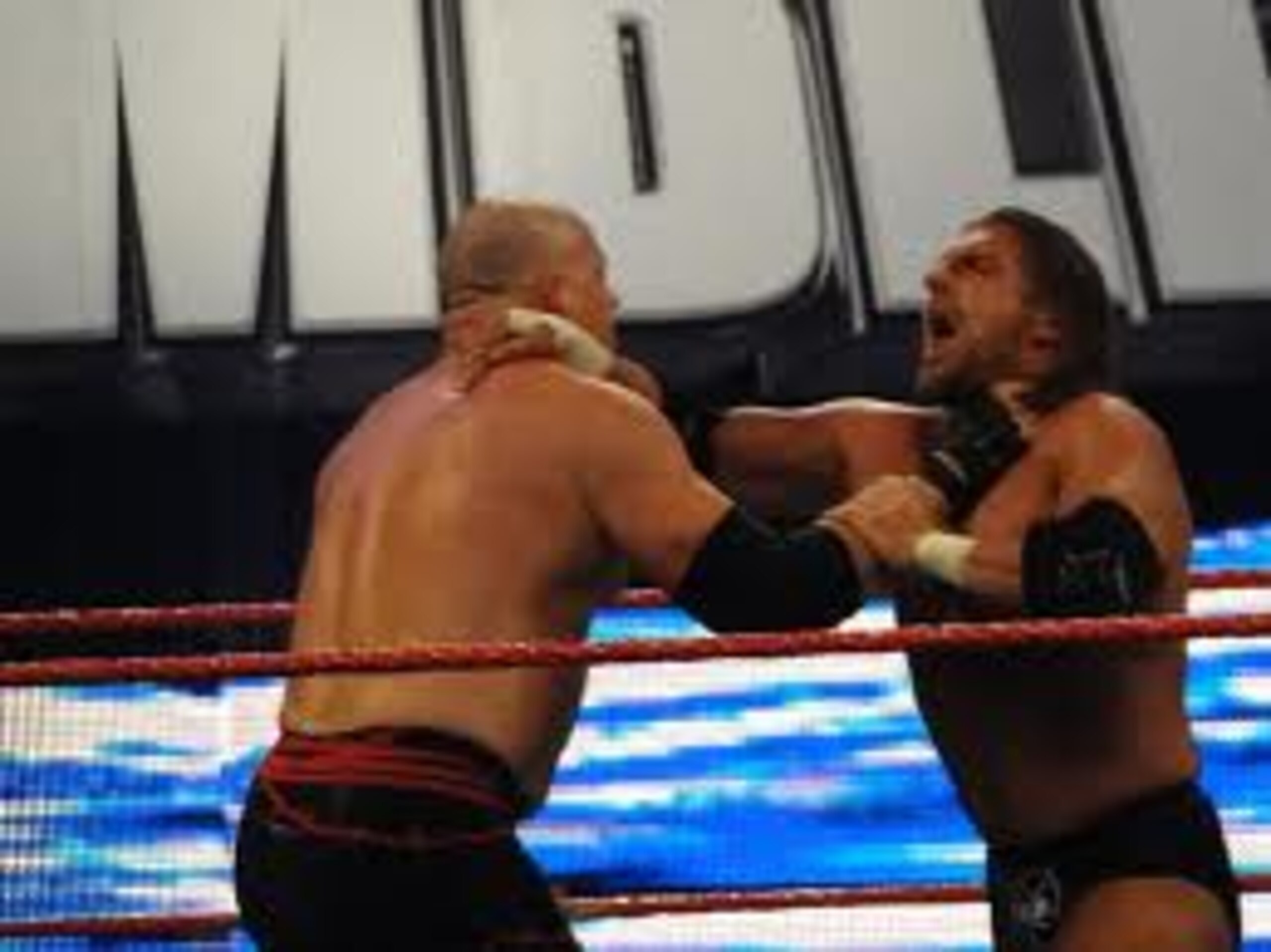Kane Ready To Chokeslam HHH in the 2010 Royal Rumble