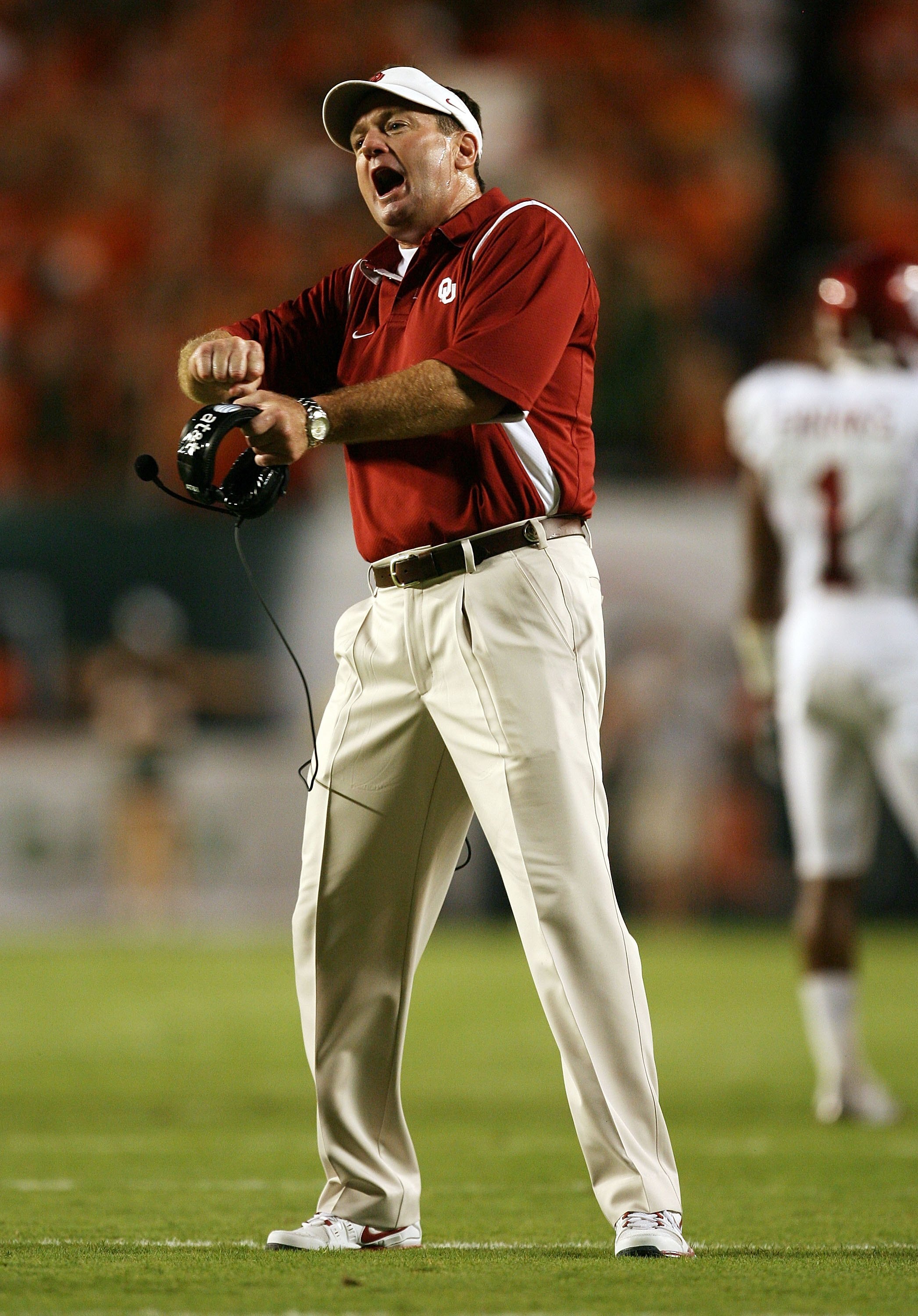 MIAMI GARDENS, FL - OCTOBER 03:  Head coach Bob Stoops of the Oklahoma Sooners protests a call by an official while taking on the Miami Hurricanes at Land Shark Stadium on October 3, 2009 in Miami Gardens, Florida. Miami defeated Oklahoma 21-20.  (Photo b