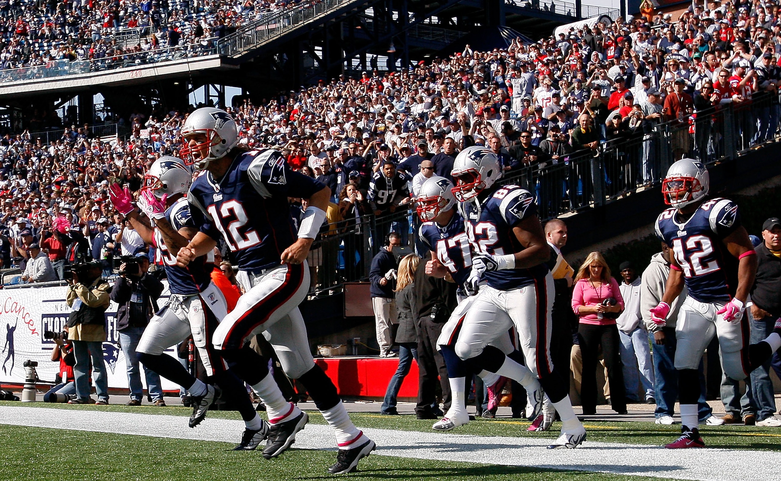 FOXBORO, MA - OCTOBER 17:  Tom Brady #12 of the New England Patriots leads his team onto the field to face the Baltimore Ravens at Gillette Stadium on October 17, 2010 in Foxboro, Massachusetts. (Photo by Jim Rogash/Getty Images)
