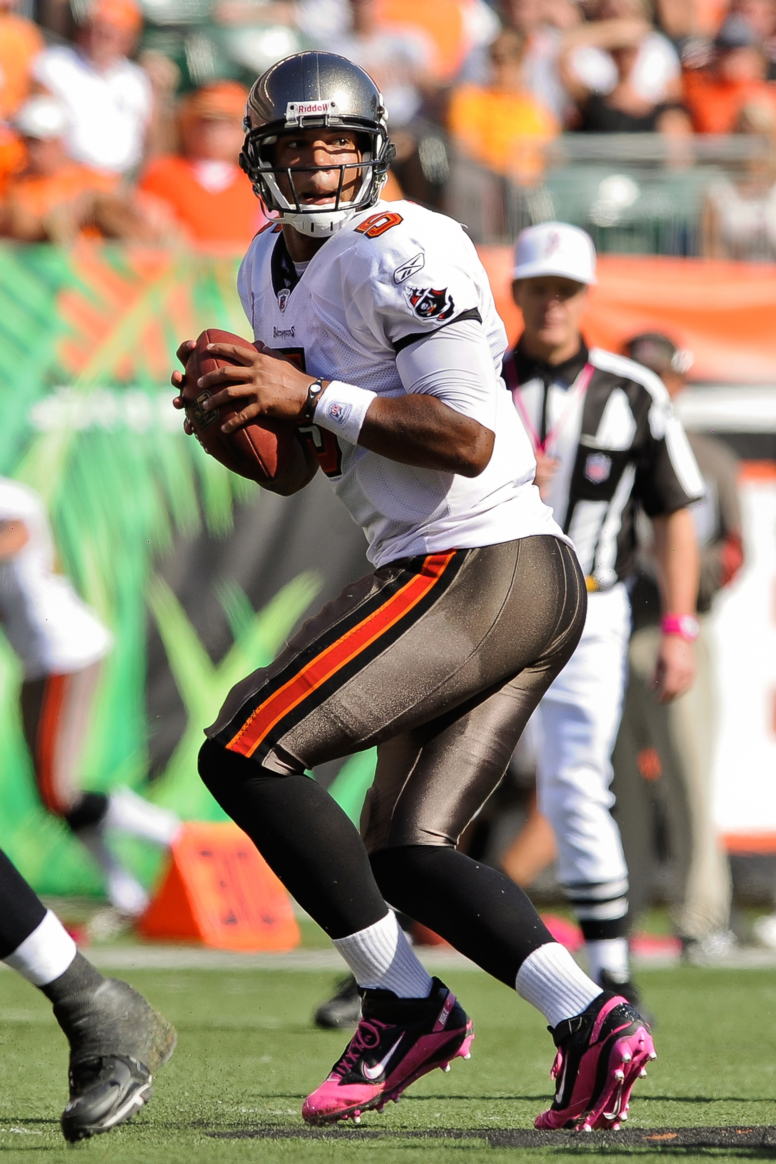 CINCINNATI, OH - OCTOBER 10: Quarterback Josh Freeman #5 of the Tampa Bay Buccaneers gets set to pass against the Cincinnati Bengals at Paul Brown Stadium on October 10, 2010 in Cincinnati, Ohio. (Photo by Jamie Sabau/Getty Images) CINCINNATI, OH - OCTOBER 10: Quarterback Josh Freeman #5 of the Tampa Bay Buccaneers gets set to pass against the Cincinnati Bengals at Paul Brown Stadium on October 10, 2010 in Cincinnati, Ohio. (Photo by Jamie Sabau/Getty Images)