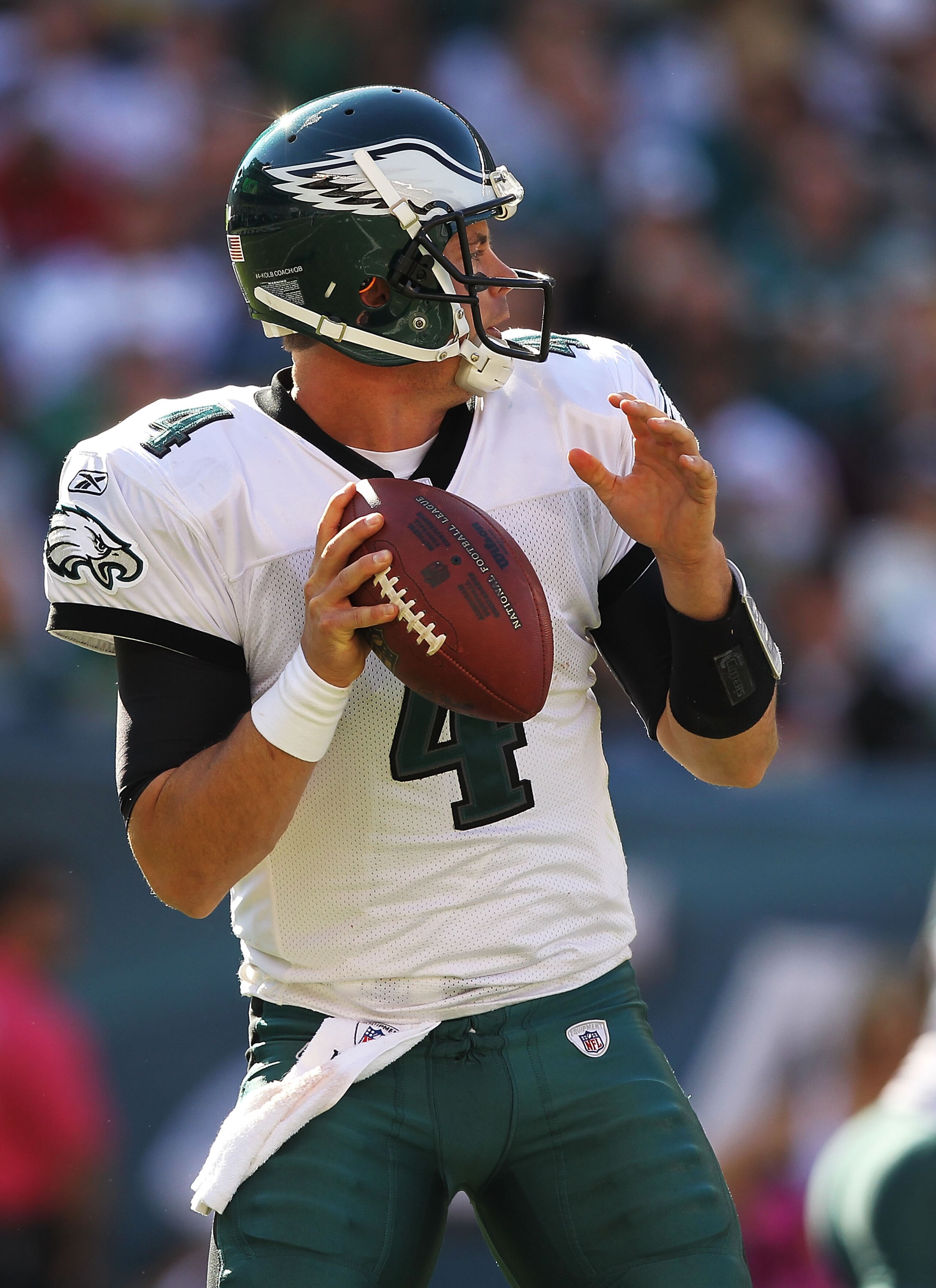 PHILADELPHIA - OCTOBER 17: Kevin Kolb #4 of the Philadelphia Eagles passes a touchdown to Jeremy Maclin #18 in the third quarteragainst the Atlanta Falcons during their game at Lincoln Financial Field on October 17, 2010 in Philadelphia, Pennsylvania. ( PHILADELPHIA - OCTOBER 17: Kevin Kolb #4 of the Philadelphia Eagles passes a touchdown to Jeremy Maclin #18 in the third quarteragainst the Atlanta Falcons during their game at Lincoln Financial Field on October 17, 2010 in Philadelphia, Pennsylvania. (