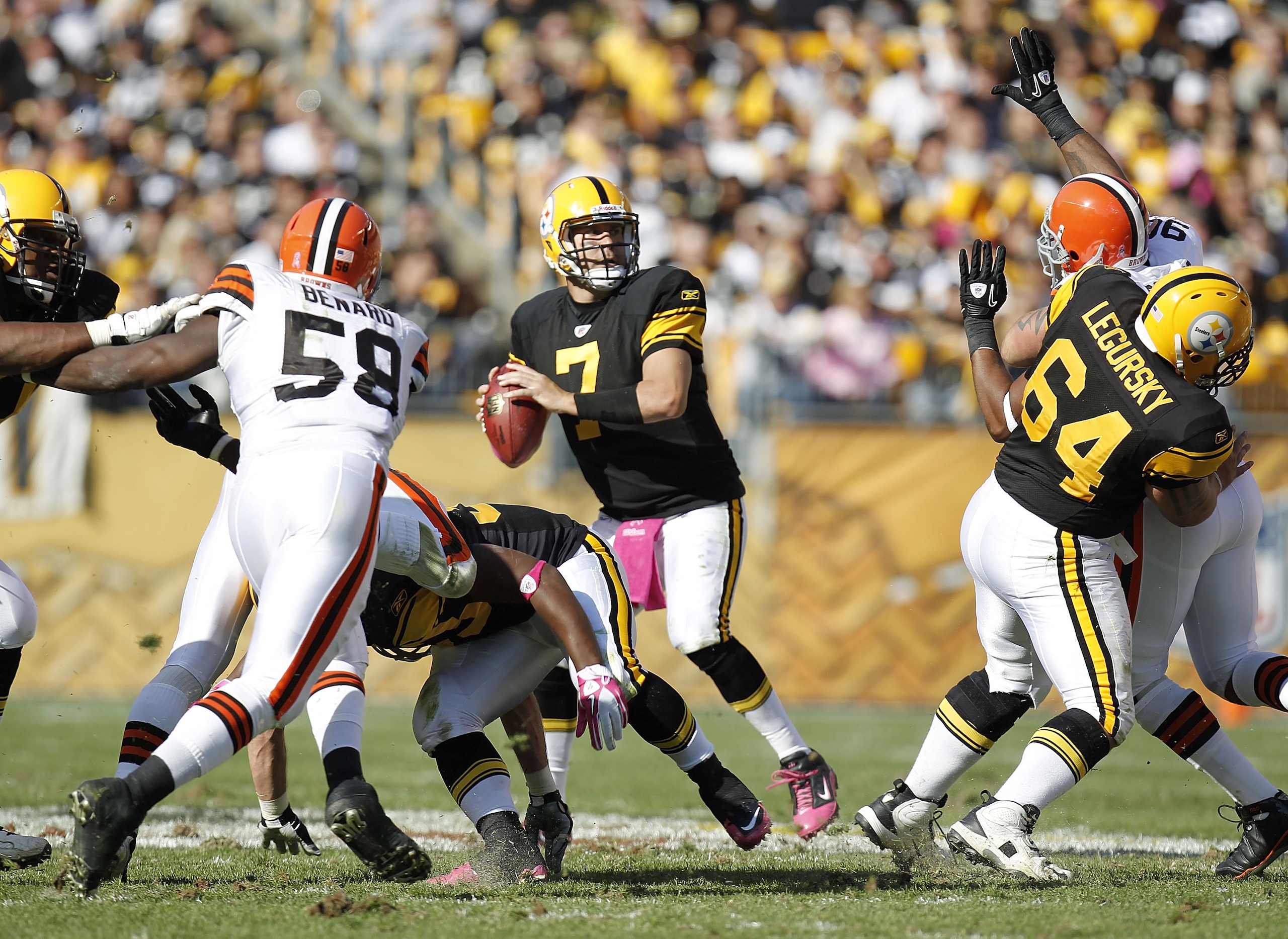 PITTSBURGH - OCTOBER 17: Ben Roethlisberger #7 of the Pittsburgh Steelers thows a fourth quarter pass while playing the Cleveland Browns on October 17, 2010 at Heinz Field in Pittsburgh, Pennsylvania. Pittsburgh won the game 28-10. (Photo by Gregory Sham PITTSBURGH - OCTOBER 17: Ben Roethlisberger #7 of the Pittsburgh Steelers thows a fourth quarter pass while playing the Cleveland Browns on October 17, 2010 at Heinz Field in Pittsburgh, Pennsylvania. Pittsburgh won the game 28-10. (Photo by Gregory Sham