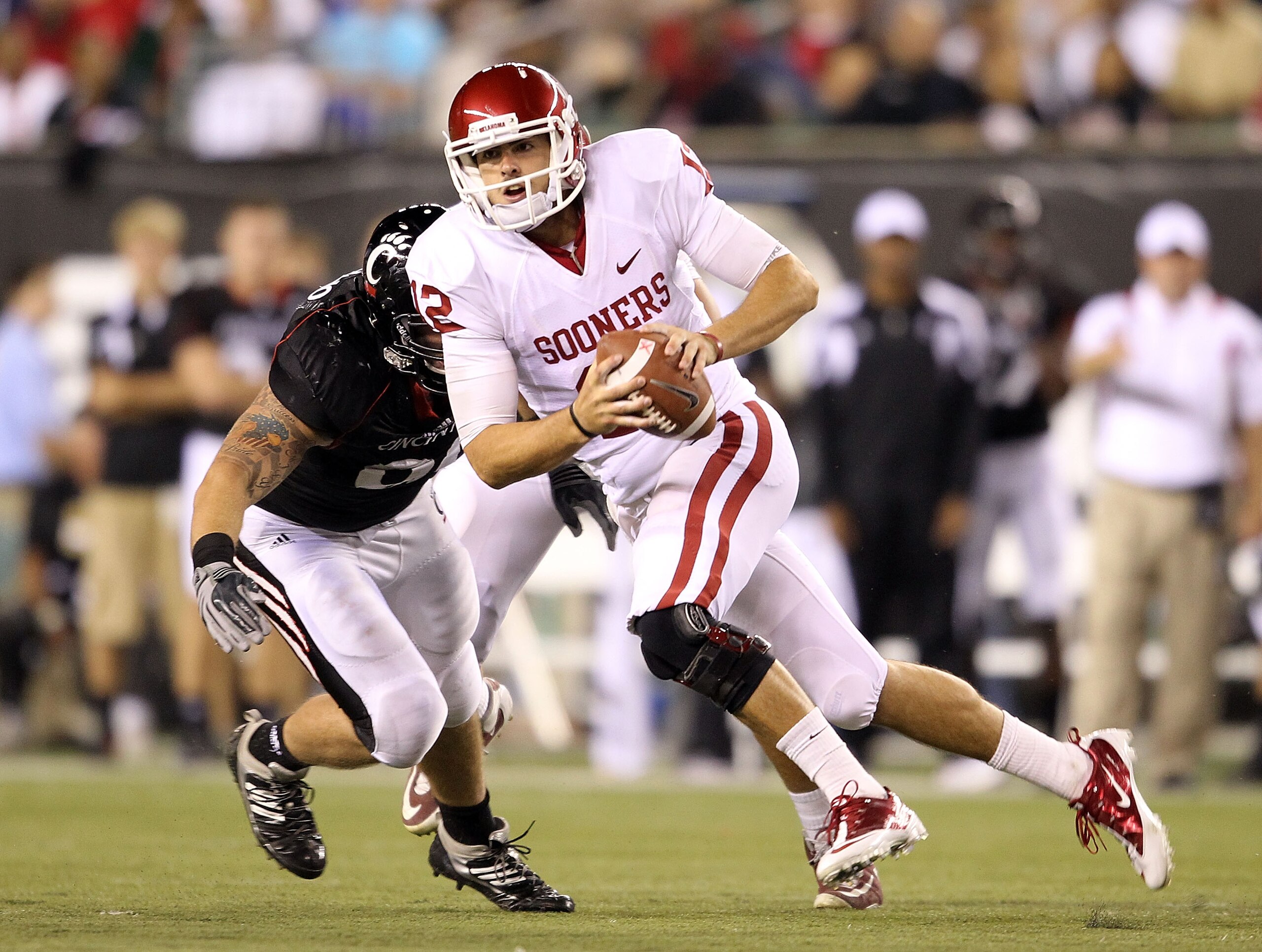 CINCINNATI - SEPTEMBER 25:  Landry Jones #12 of the Oklahoma Sooners runs with the ball during the game against the Cincinnati Bearcats at Paul Brown Stadium on September 25, 2010 in Cincinnati, Ohio.  (Photo by Andy Lyons/Getty Images)