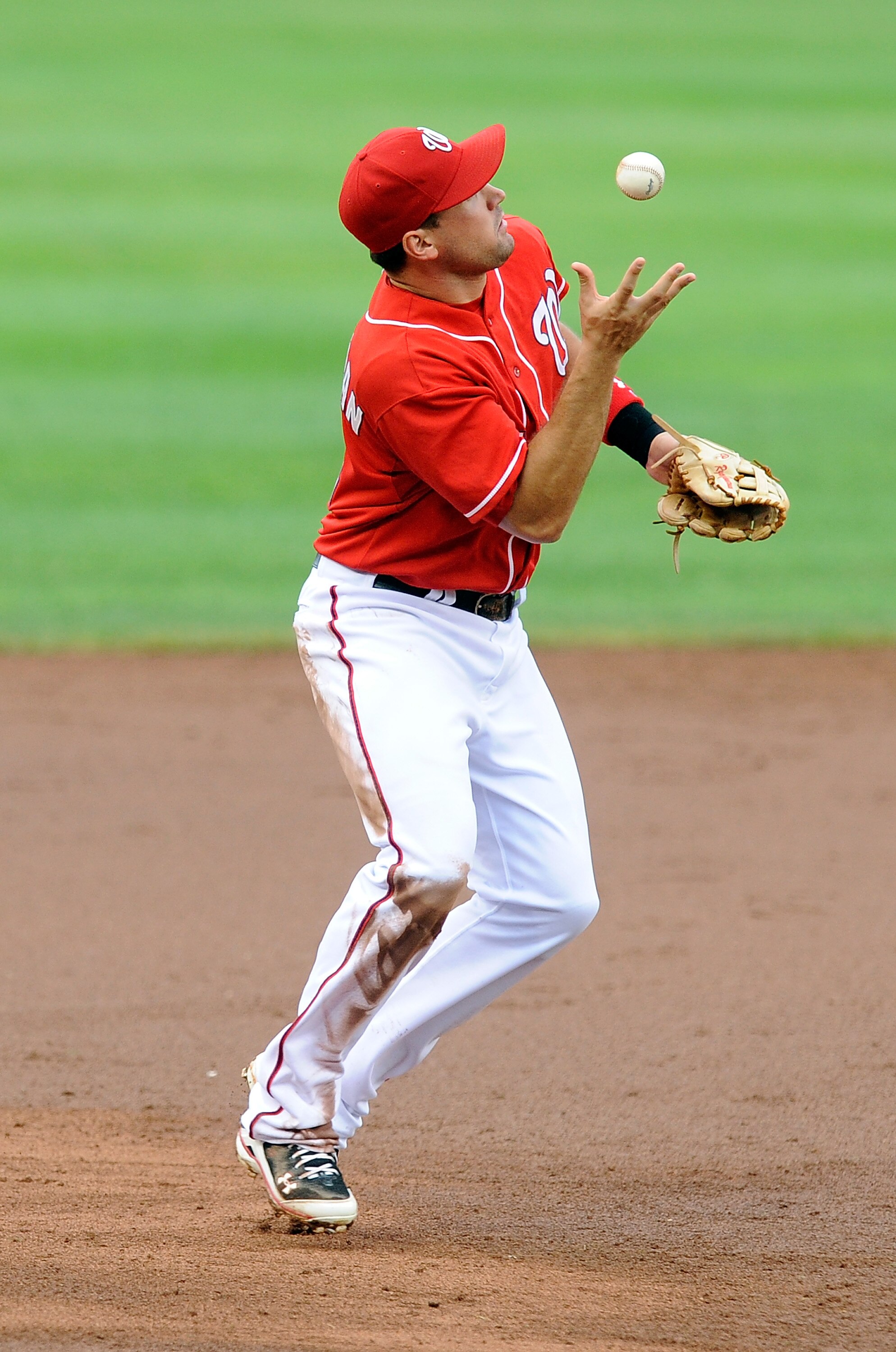 WASHINGTON - AUGUST 01:  Ryan Zimmerman #11 of the Washington Nationals bobbles the ball in the seventh inning against the Philadelphia Phillies at Nationals Park on August 1, 2010 in Washington, DC.  (Photo by Greg Fiume/Getty Images)