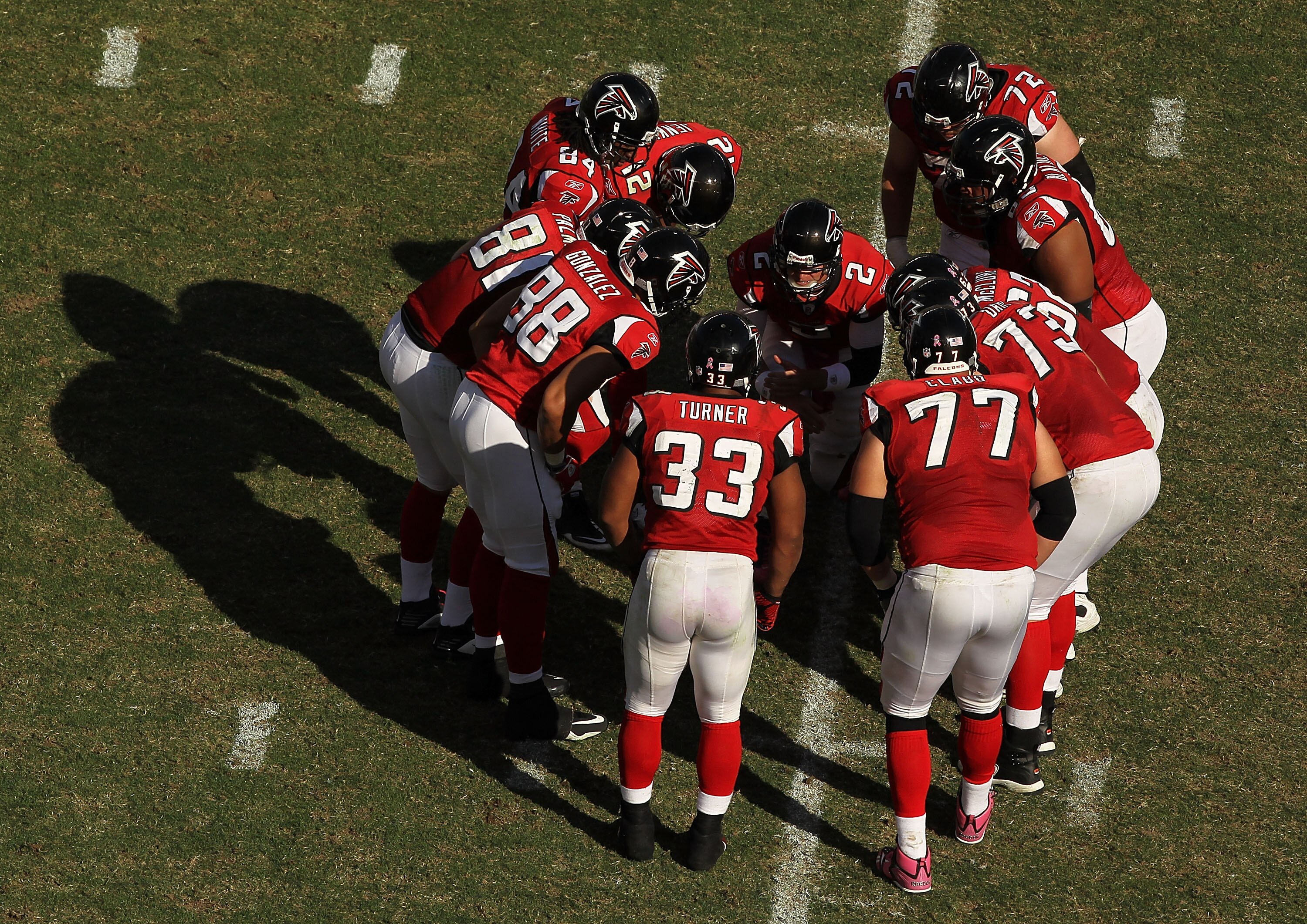 PHILADELPHIA - OCTOBER 17:   The Atlanta Falcons huddle against  the Philadelphia Eaglesduring their game at Lincoln Financial Field on October 17, 2010 in Philadelphia, Pennsylvania.  (Photo by Al Bello/Getty Images)