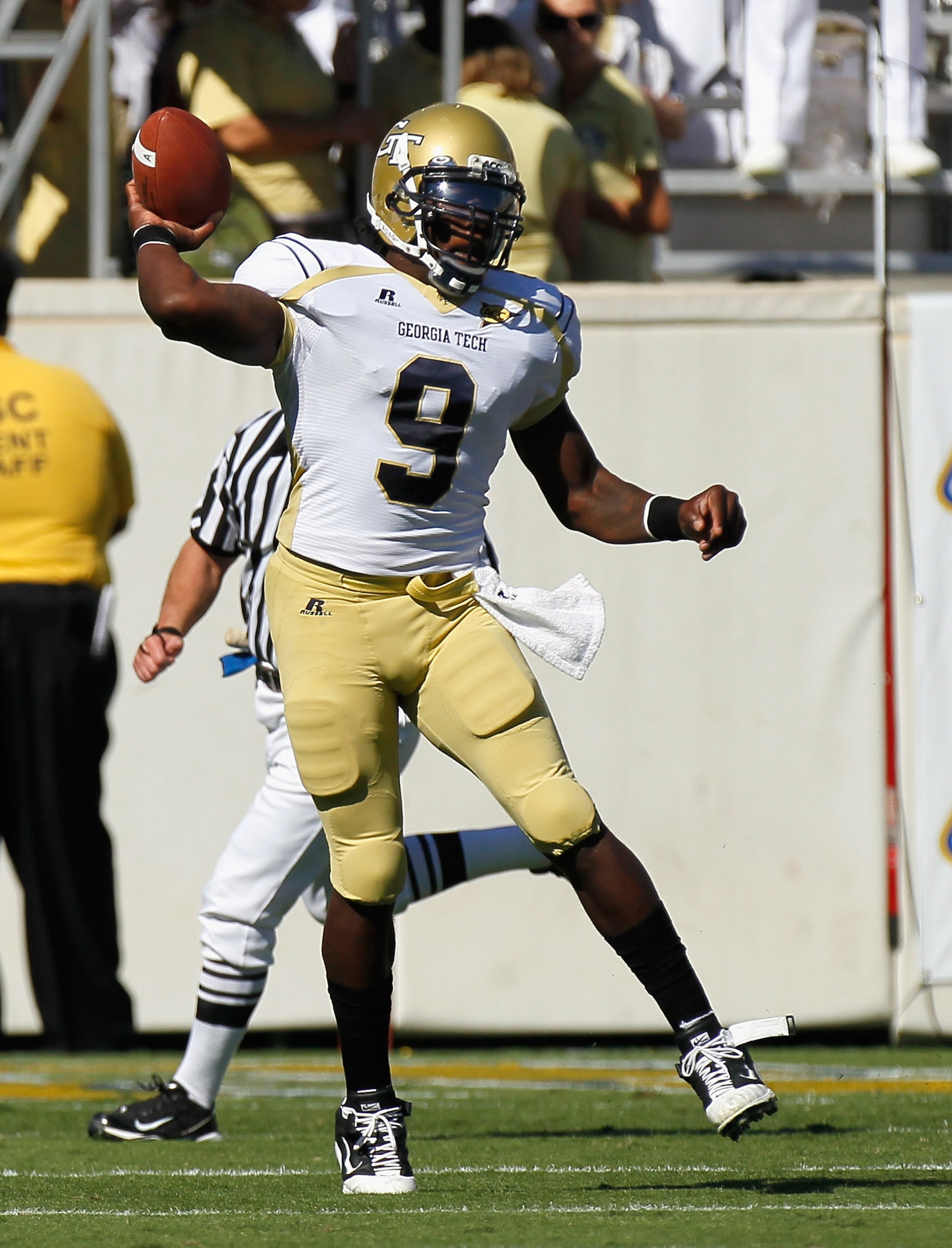 ATLANTA - OCTOBER 09:  Joshua Nesbitt #9 of the Georgia Tech Yellow Jackets against the Virginia Cavaliers at Bobby Dodd Stadium on October 9, 2010 in Atlanta, Georgia.  (Photo by Kevin C. Cox/Getty Images)