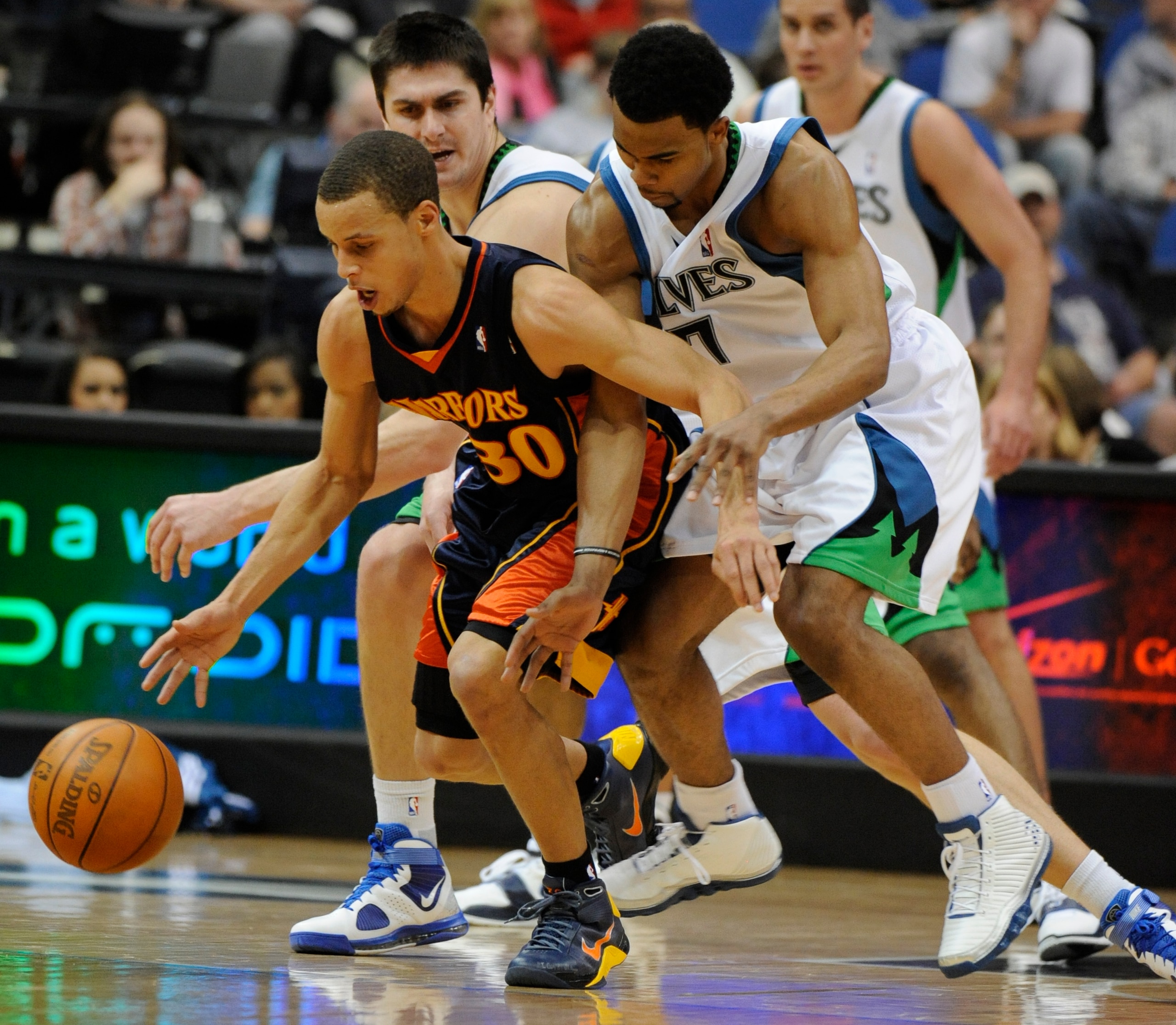 MINNEAPOLIS, MN - APRIL 7: Ramon Sessions #7 of the Minnesota Timberwolves guards against Stephen Curry #30 of the Golden State Warriors in the second half of a basketball game at Target Center on April 7, 2010 in Minneapolis, Minnesota. The Warriors defe MINNEAPOLIS, MN - APRIL 7: Ramon Sessions #7 of the Minnesota Timberwolves guards against Stephen Curry #30 of the Golden State Warriors in the second half of a basketball game at Target Center on April 7, 2010 in Minneapolis, Minnesota. The Warriors defe