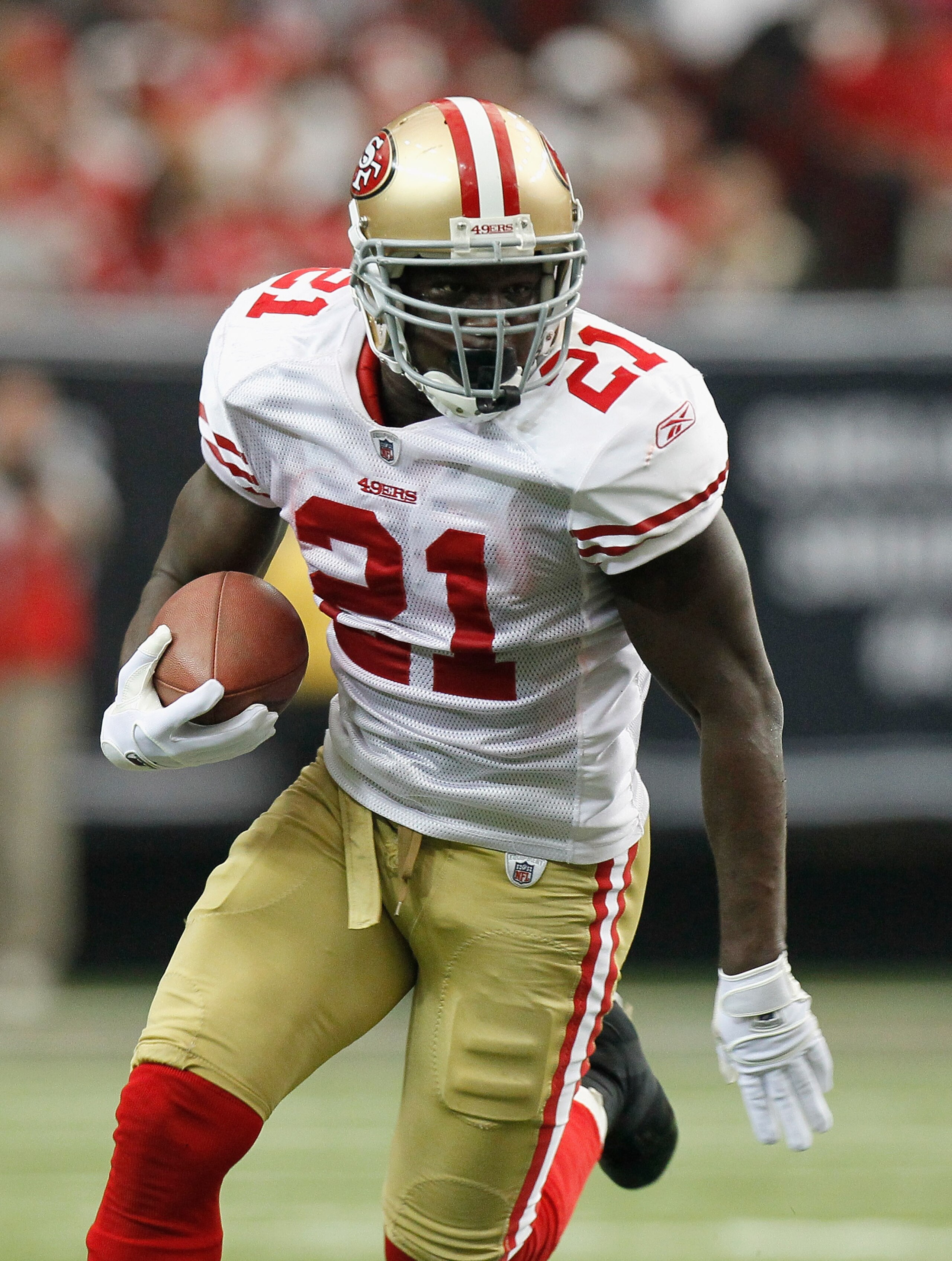 ATLANTA - OCTOBER 03:  Frank Gore #21 of the San Francisco 49ers against the Atlanta Falcons at Georgia Dome on October 3, 2010 in Atlanta, Georgia.  (Photo by Kevin C. Cox/Getty Images)