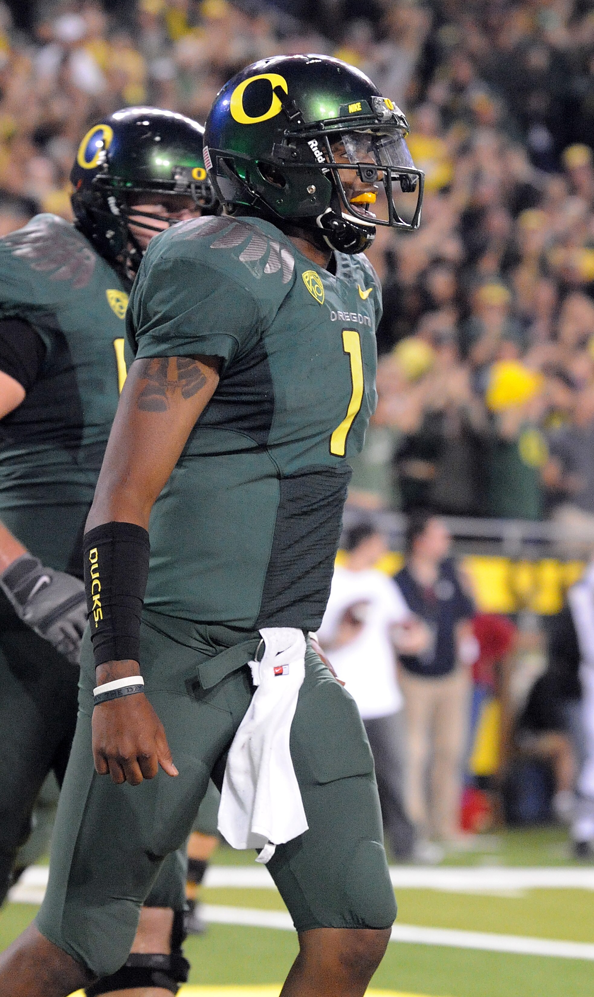 EUGENE, OR - OCTOBER 2: Quarterback Darron Thomas #1 of the Oregon Ducks celebrates after scoring a touchdown in the third quarter of the game against the Stanford Cardinal at Autzen Stadium on October 2, 2010 in Eugene, Oregon. Oregon won the game 52-31.