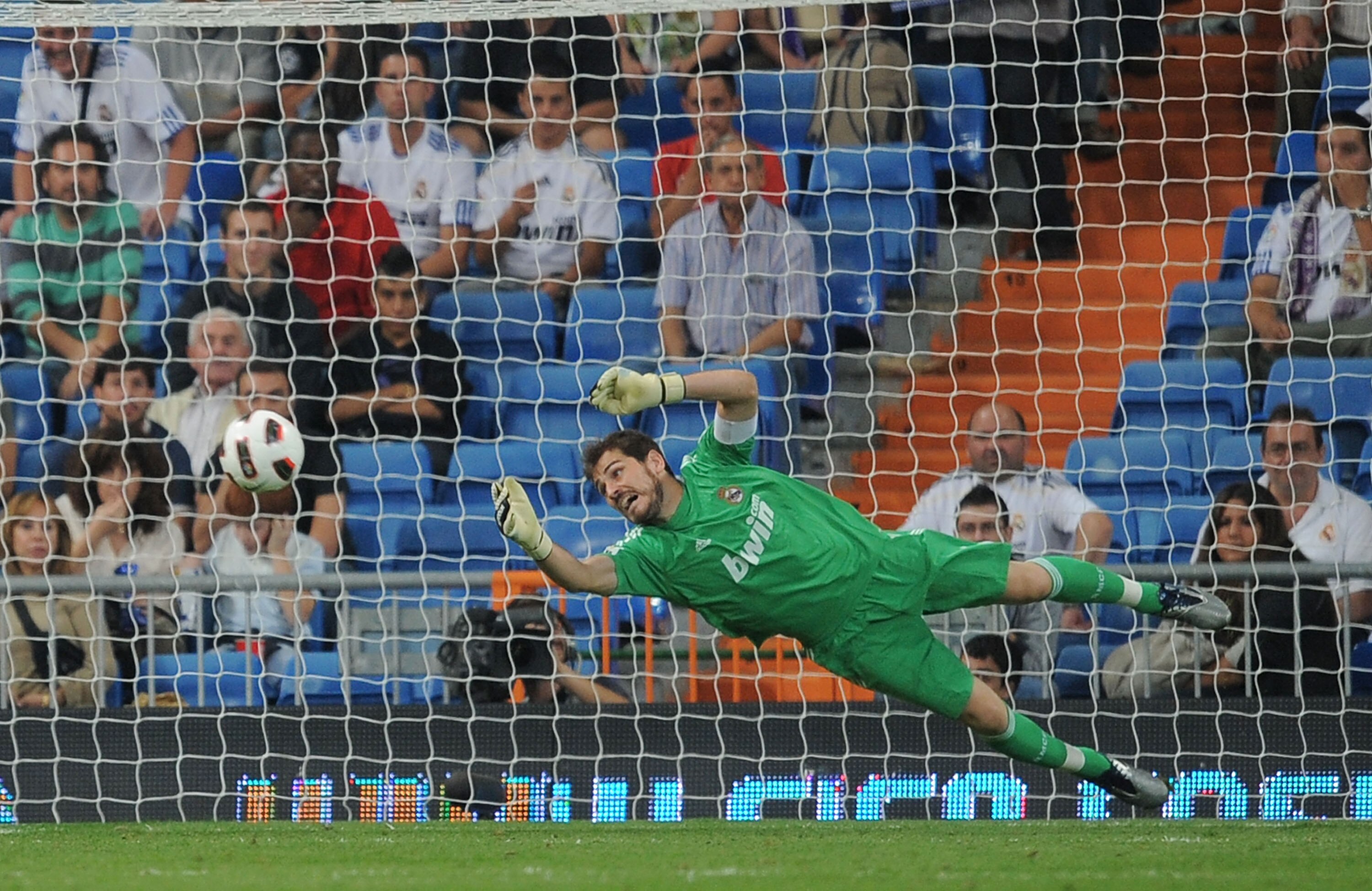 MADRID, SPAIN - SEPTEMBER 21:  Real Madrid goalkeeper Iker Casillas makes a save during the La Liga match between Real Madrid and Espanyol at Estadio Santiago Bernabeu on September 21, 2010 in Madrid, Spain.  (Photo by Denis Doyle/Getty Images)