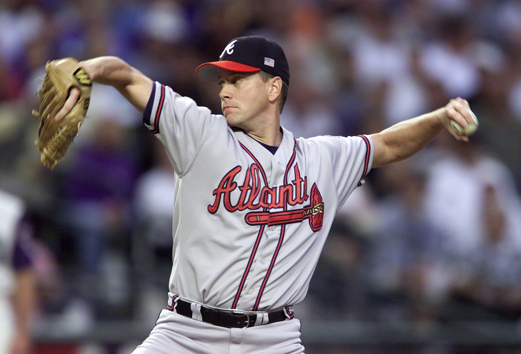 17 Oct 2001:  Starting pitcher Tom Glavine #21 of the Atlanta Braves pitches against the Arizona Diamondbacks during the first inning of Game 2 of the National League Championship Series at Bank One Ballpark in Phoenix, Arizona.   DIGITAL IMAGE Mandatory