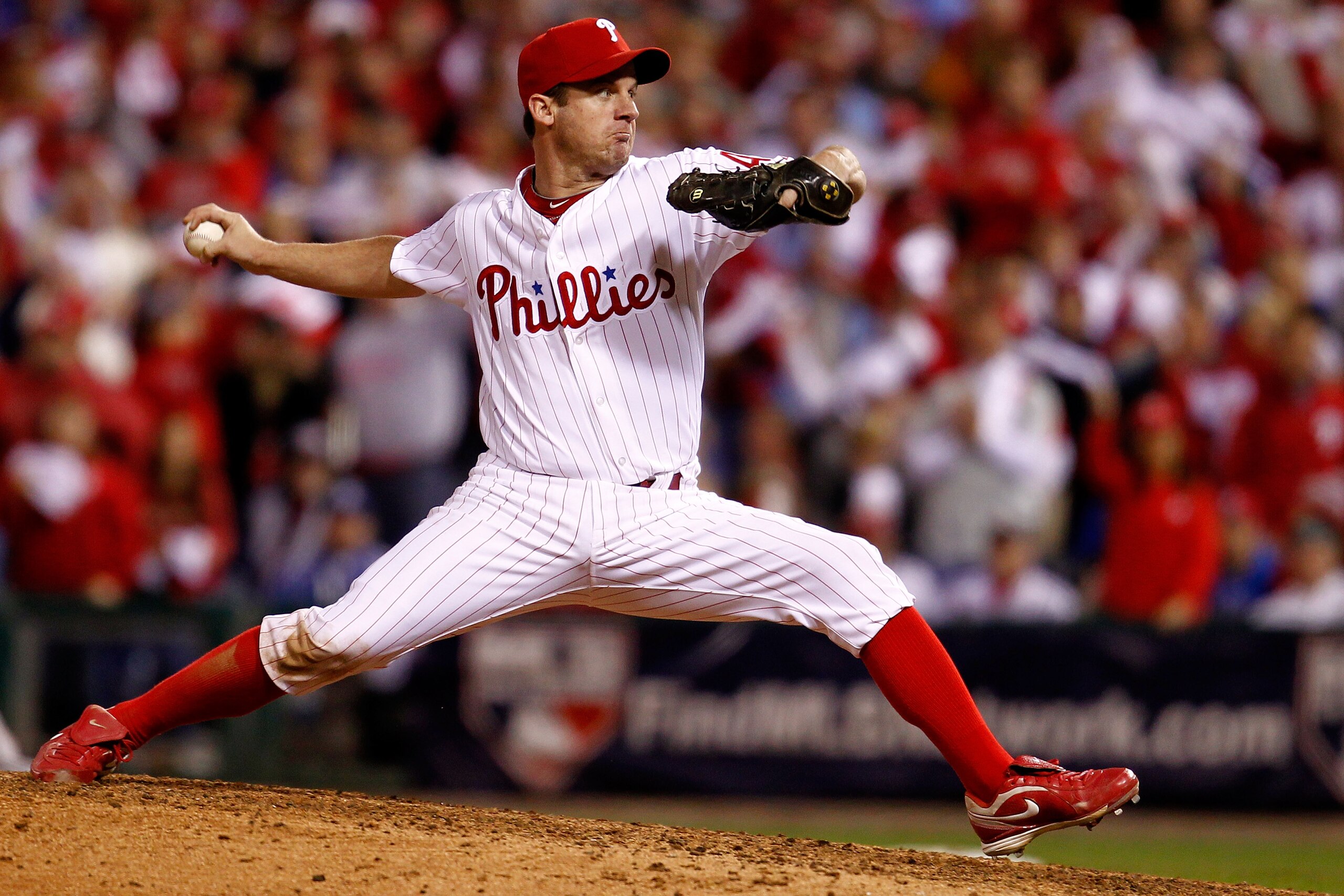 PHILADELPHIA - OCTOBER 17: Pitcher Roy Oswalt #44 of the Philadelphia Phillies pitches in the eighth inning against the San Francisco Giants in Game Two of the NLCS during the 2010 MLB Playoffs at Citizens Bank Park on October 17, 2010 in Philadelphia, P PHILADELPHIA - OCTOBER 17: Pitcher Roy Oswalt #44 of the Philadelphia Phillies pitches in the eighth inning against the San Francisco Giants in Game Two of the NLCS during the 2010 MLB Playoffs at Citizens Bank Park on October 17, 2010 in Philadelphia, P