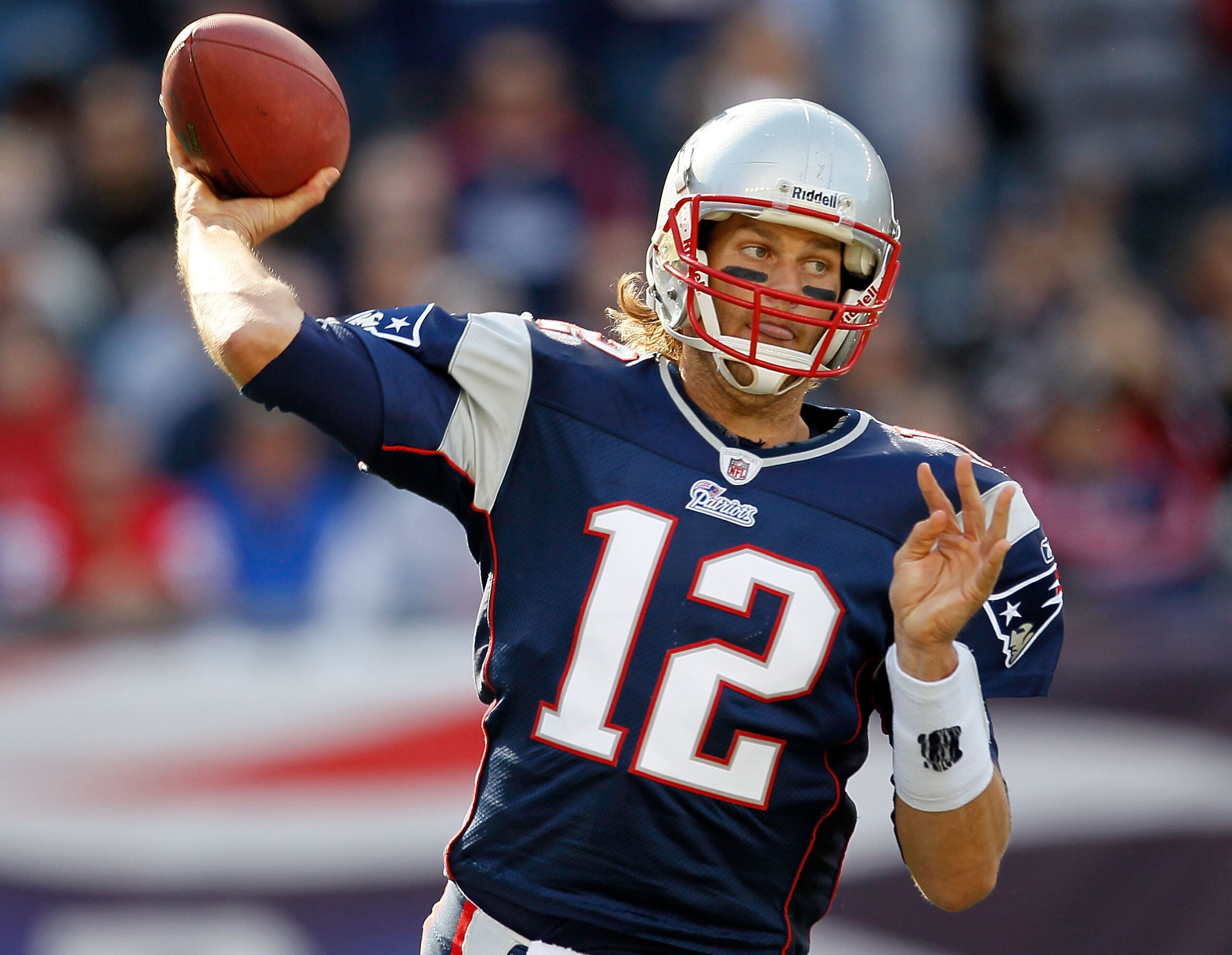 FOXBORO, MA - OCTOBER 17:  Tom Brady #12 of the New England Patriots throws during a game against the Baltimore Ravens at Gillette Stadium on October 17, 2010 in Foxboro, Massachusetts. (Photo by Jim Rogash/Getty Images)