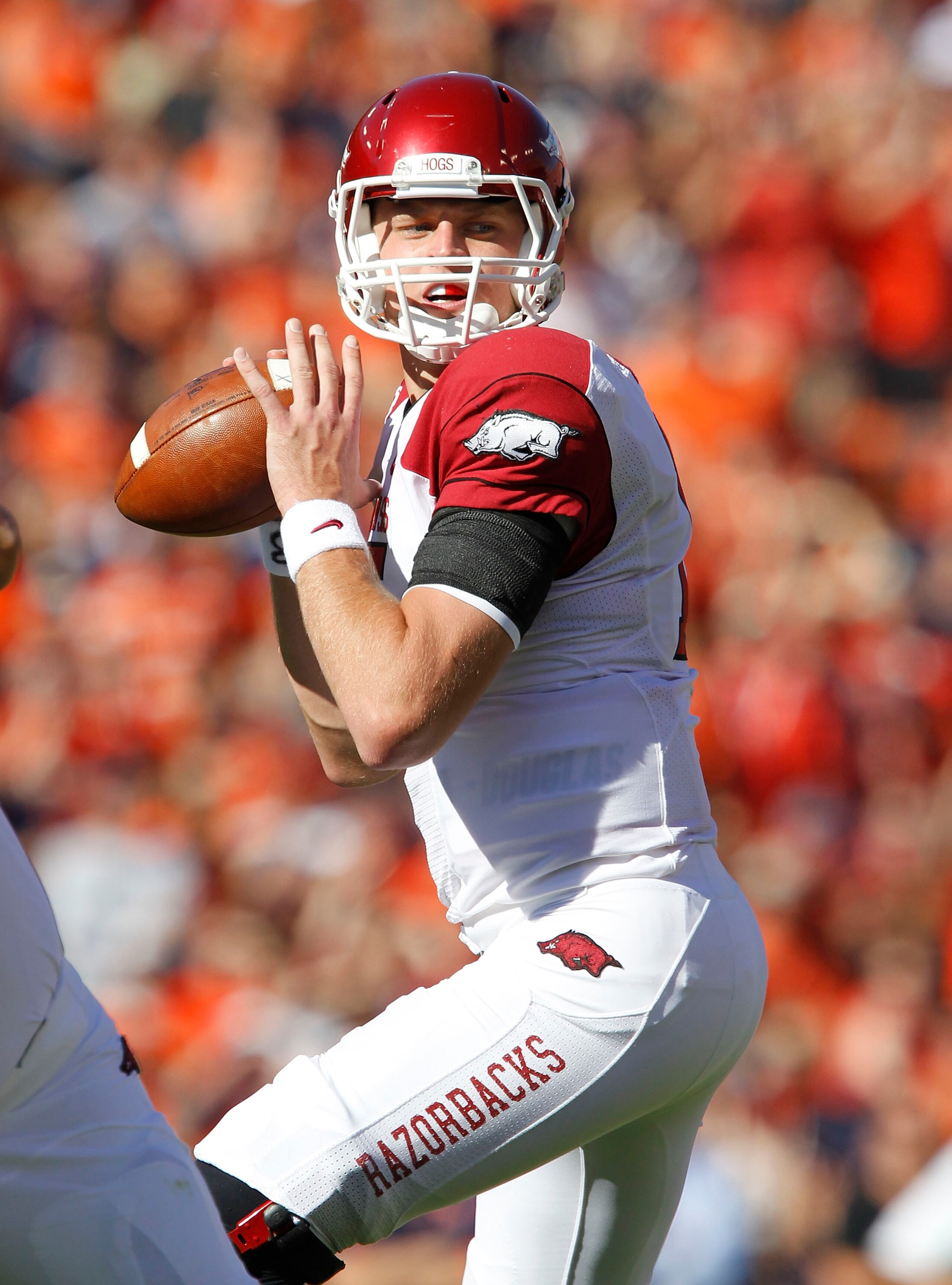 AUBURN - OCTOBER 16: Quarterback Ryan Mallett #15 of the Arkansas Razorbacks drops back to throw a pass during the game against the Auburn Tigers at Jordan-Hare Stadium on October 16, 2010 in Auburn, Alabama. (Photo by Mike Zarrilli/Getty Images) AUBURN - OCTOBER 16: Quarterback Ryan Mallett #15 of the Arkansas Razorbacks drops back to throw a pass during the game against the Auburn Tigers at Jordan-Hare Stadium on October 16, 2010 in Auburn, Alabama. (Photo by Mike Zarrilli/Getty Images)